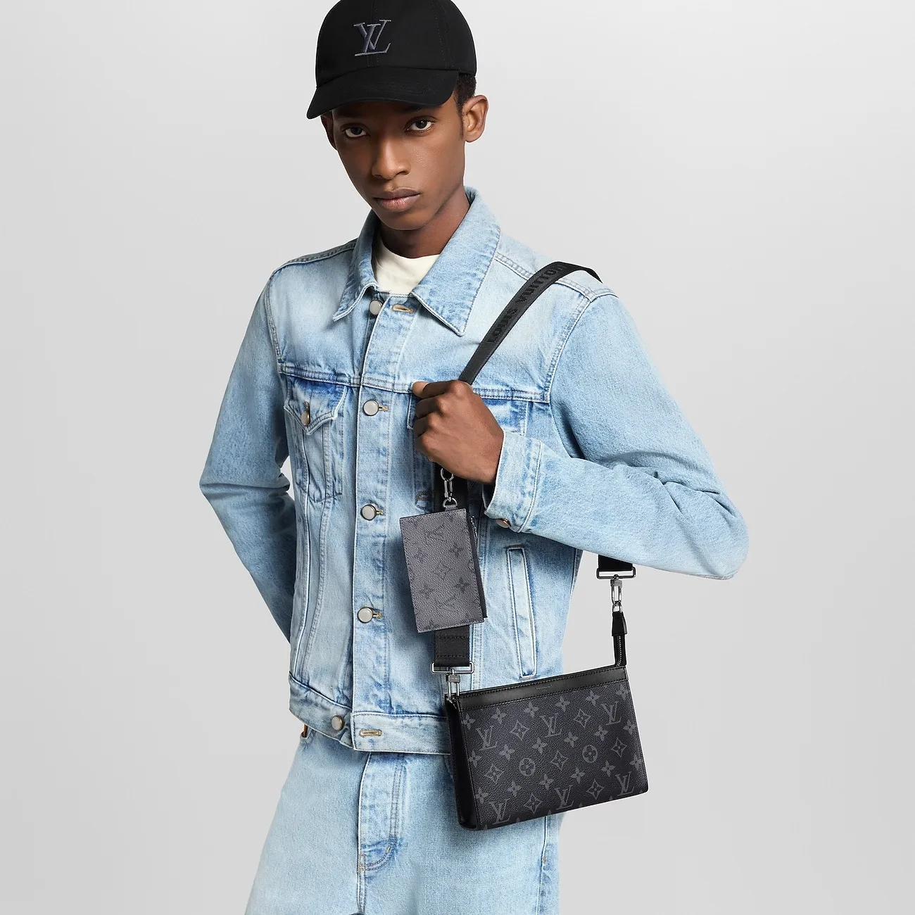 Louis Vuitton Pochette Gaston Wearable Wallet Shoulder Bag / Black Monogram Eclipse Canvas Silver Hardware - Image 3