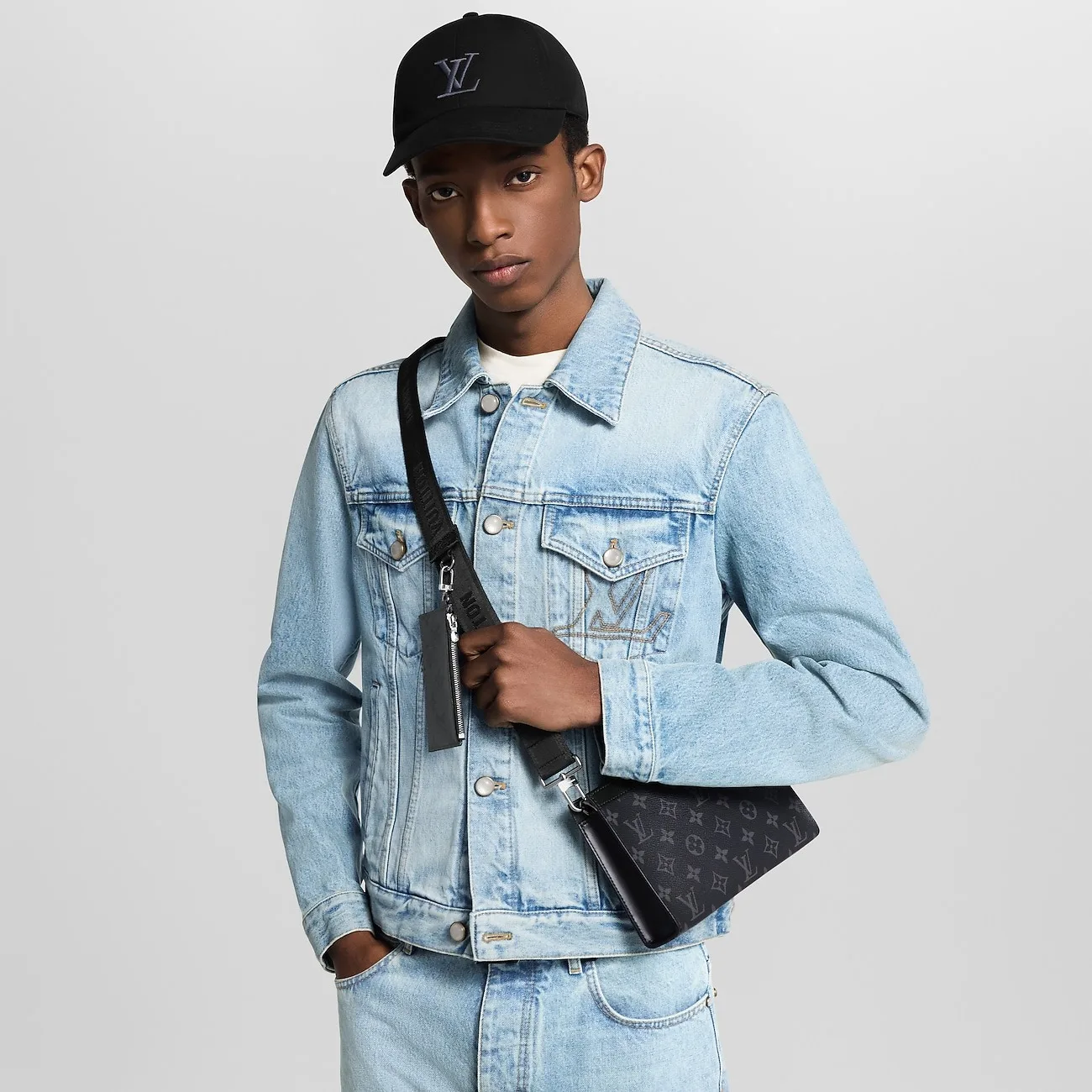 Louis Vuitton Pochette Gaston Wearable Wallet Shoulder Bag / Black Monogram Eclipse Canvas Silver Hardware - Image 4