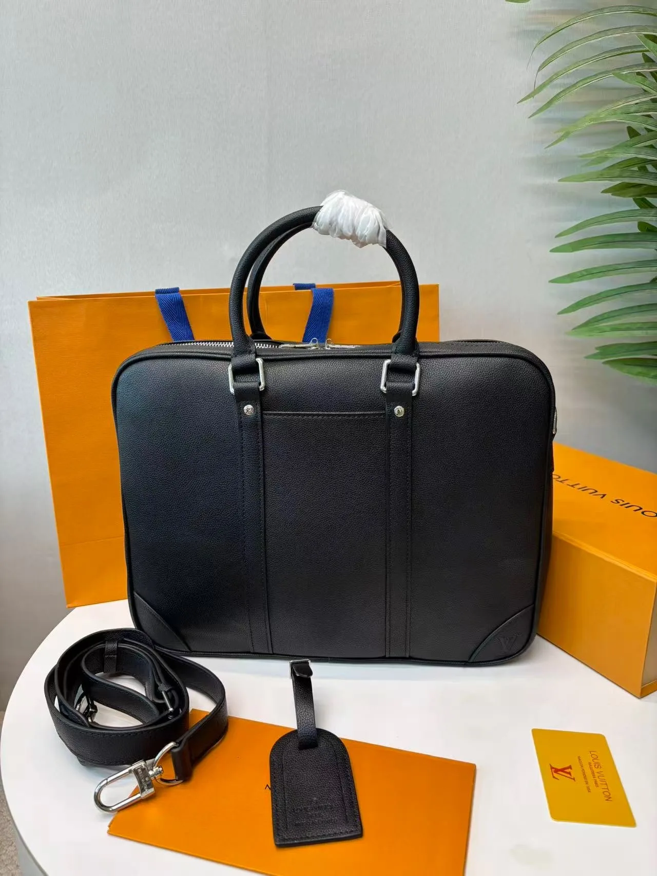 Alternative view of Louis Vuitton Porte-Documents Voyage PM Black /