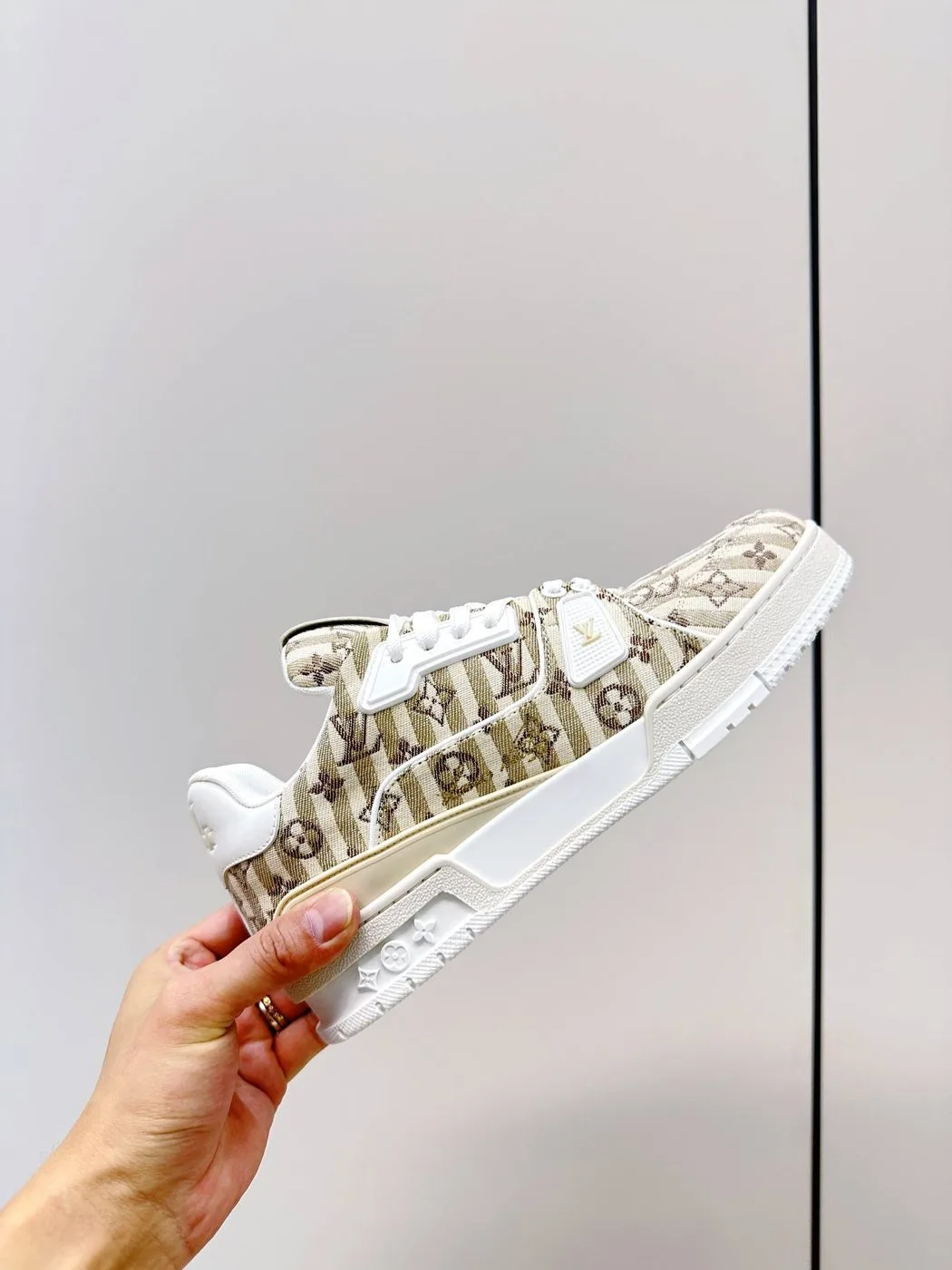 Louis Vuitton Retro Basketball Sneakers Cream - Image 3