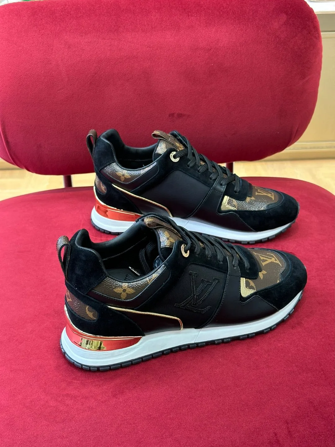 Louis Vuitton Run 55 Sneaker Black 1AAP5L - Image 4