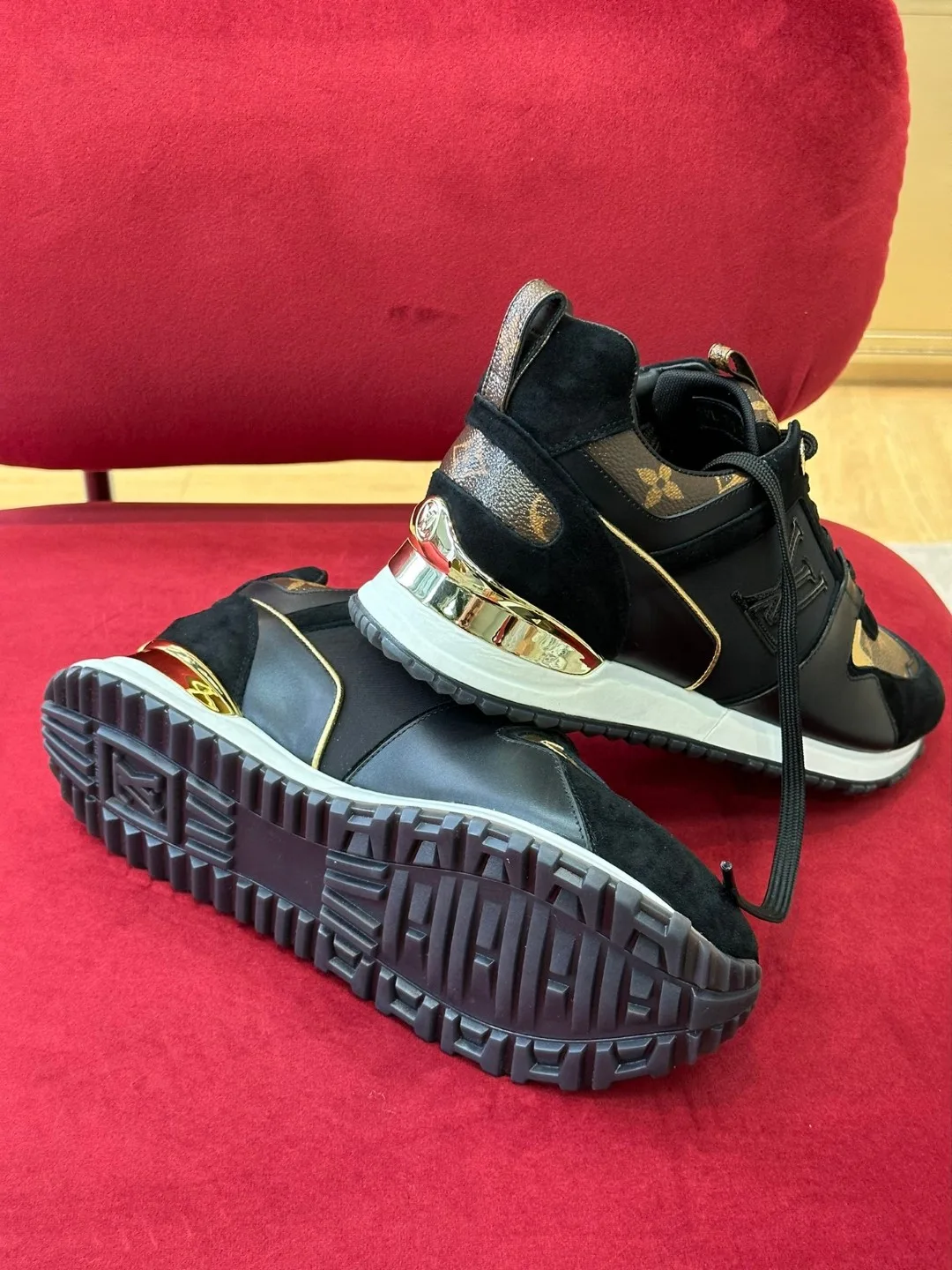 Louis Vuitton Run 55 Sneaker Black 1AAP5L - Image 10