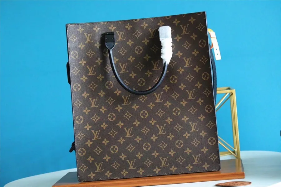 Alternative view of Sac Plat Messenger Monogram Brown /