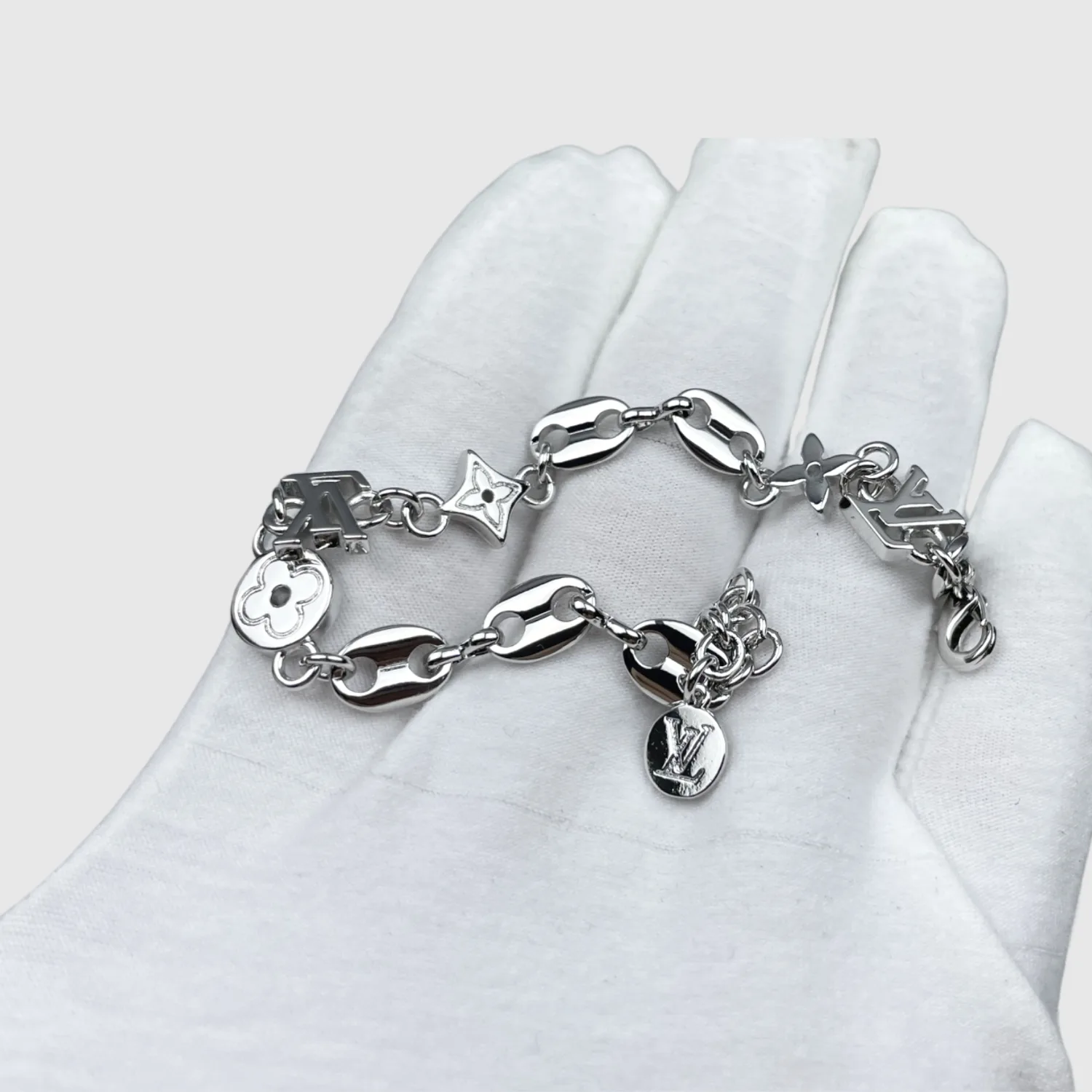 Louis Vuitton Sailor Necklace Silver-Toned - Image 3