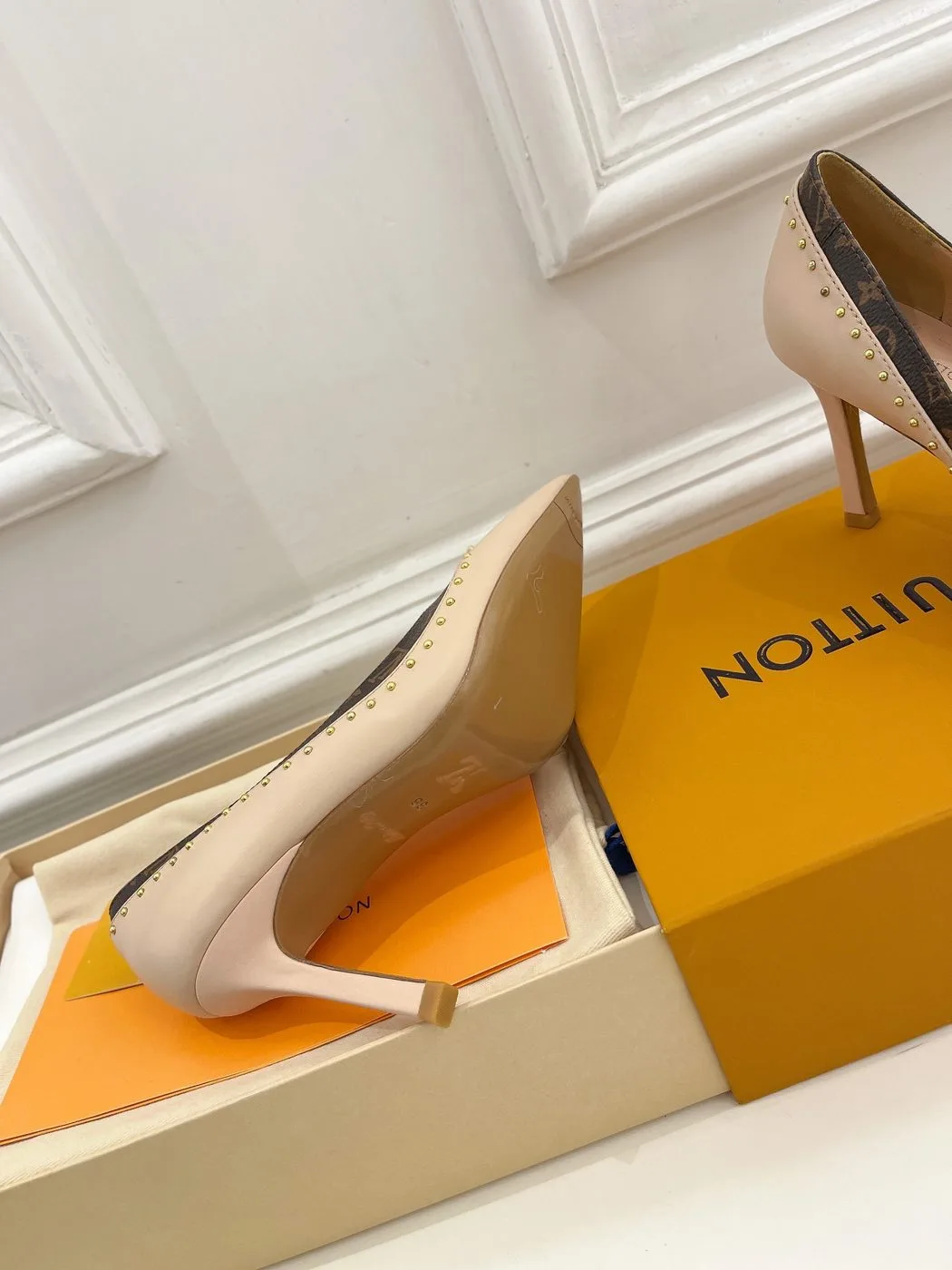 Louis Vuitton Pump Beige 5 - Image 4