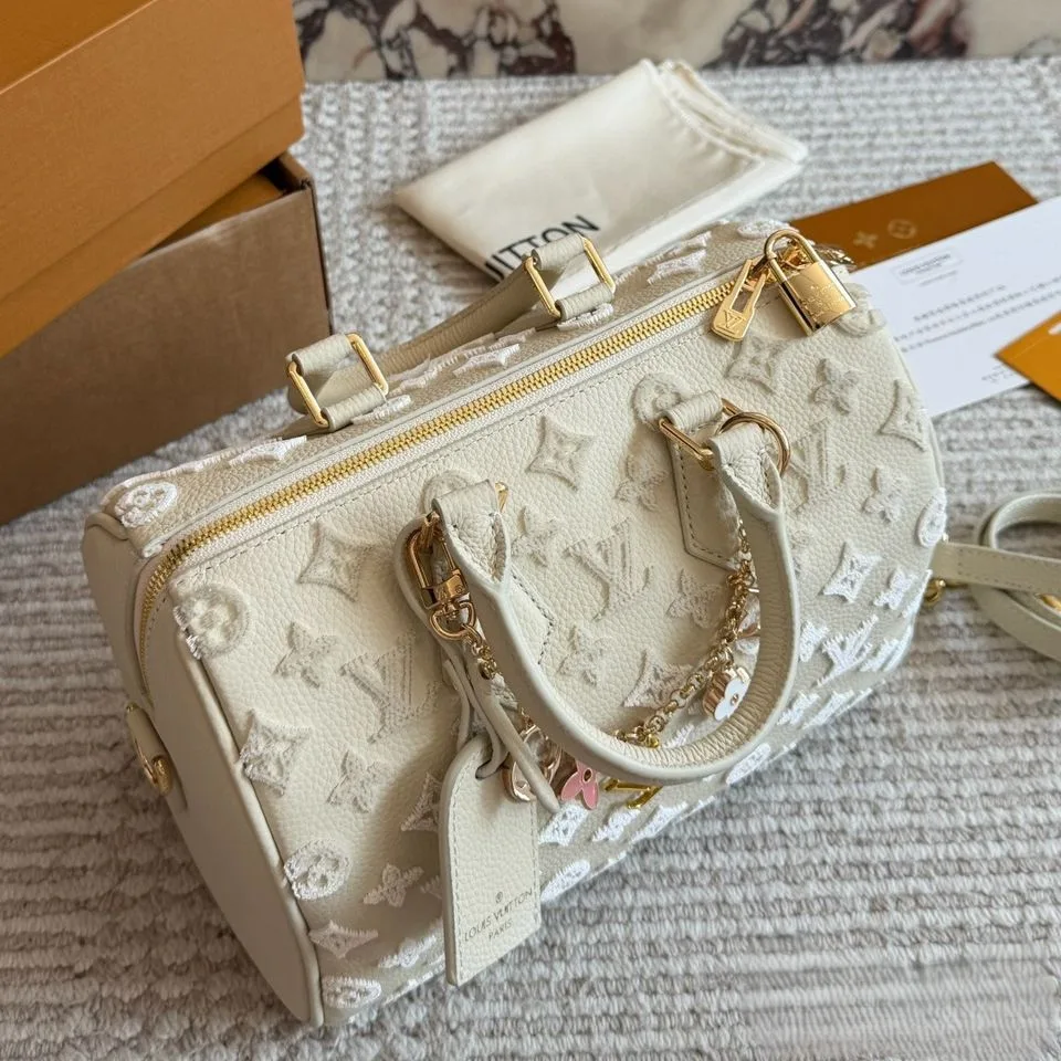 Louis Vuitton Speedy Bandouliere 25 Top Handle Bag / Cream Gold Hardware - Image 4