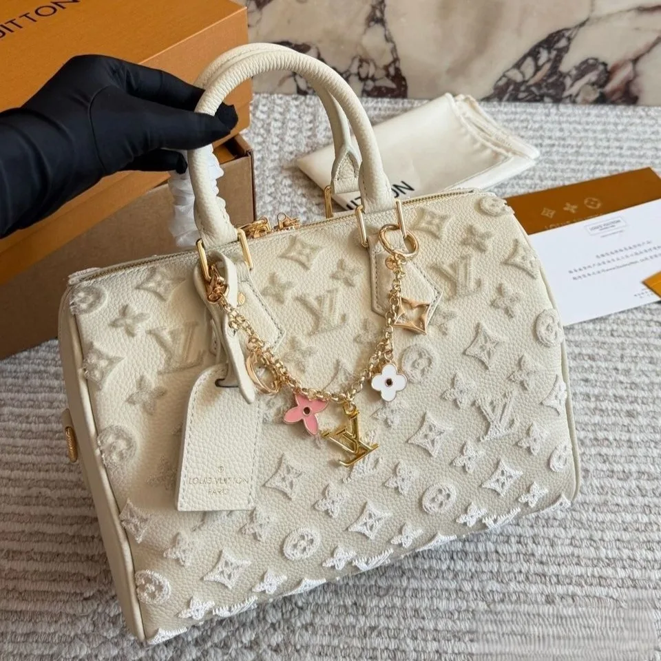Louis Vuitton Speedy Bandouliere 25 Top Handle Bag / Cream Gold Hardware - Image 3