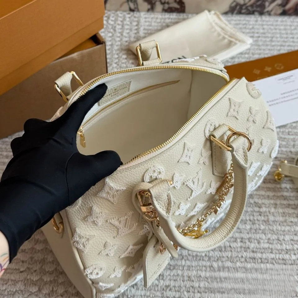 Louis Vuitton Speedy Bandouliere 25 Top Handle Bag / Cream Gold Hardware - Image 7