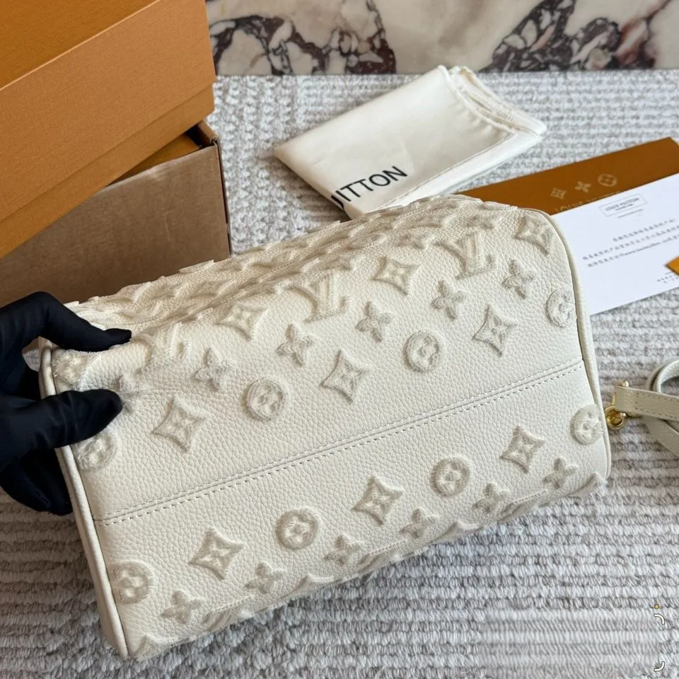 Louis Vuitton Speedy Bandouliere 25 Top Handle Bag / Cream Gold Hardware - Image 6