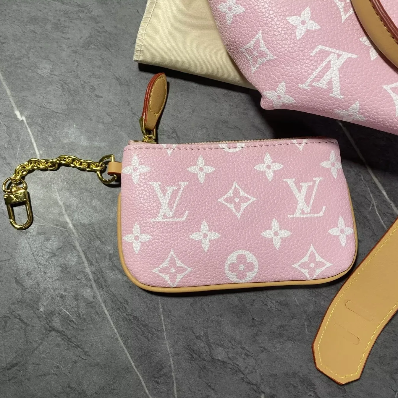 Louis Vuitton Speedy P9 Bandouliere 30 Top Handle Bag / Candy Pink Gold Hardware - Image 6