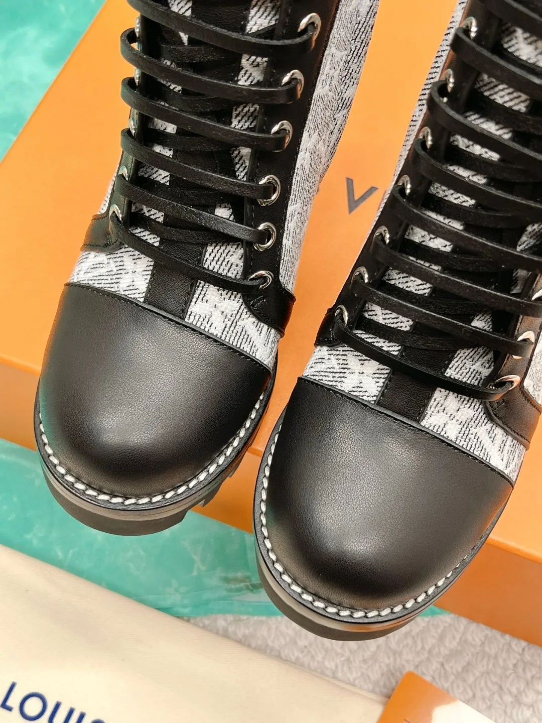 Louis Vuitton Star Trail Ankle Boots Grey 1AB2XH - Image 9