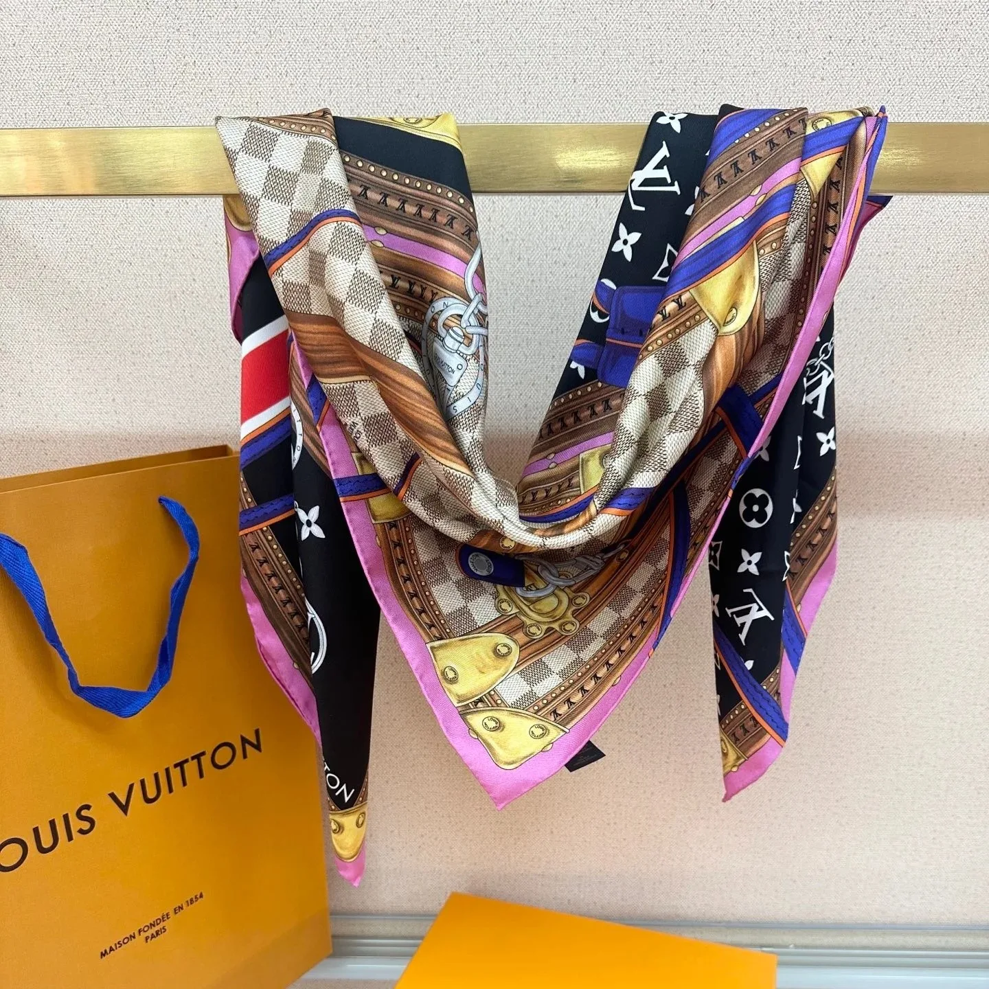 Louis Vuitton Strap And Trunk Square 90 Scarf Black - Image 8