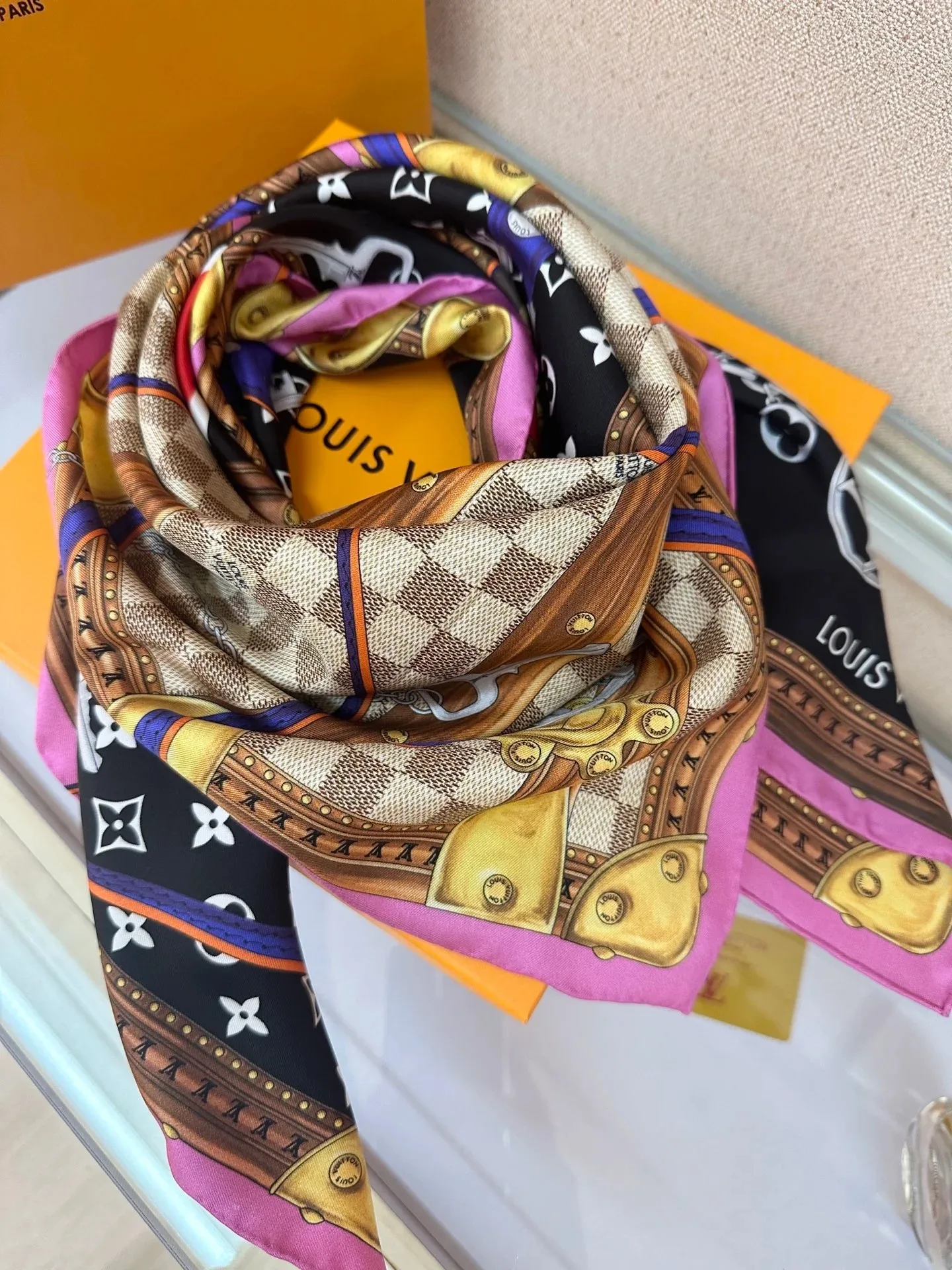 Louis Vuitton Strap And Trunk Square 90 Scarf Black - Image 5