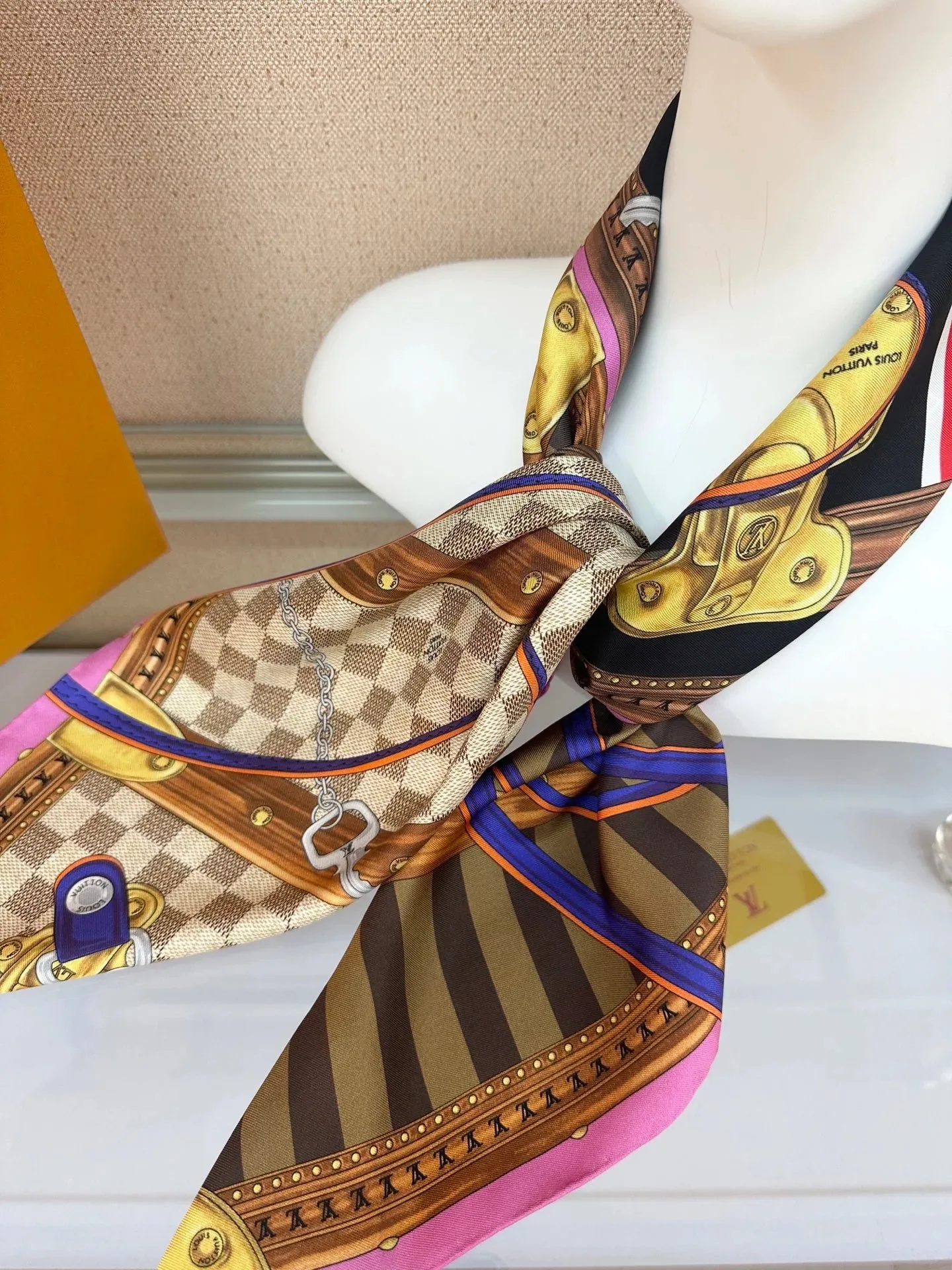 Louis Vuitton Strap And Trunk Square 90 Scarf Black - Image 10