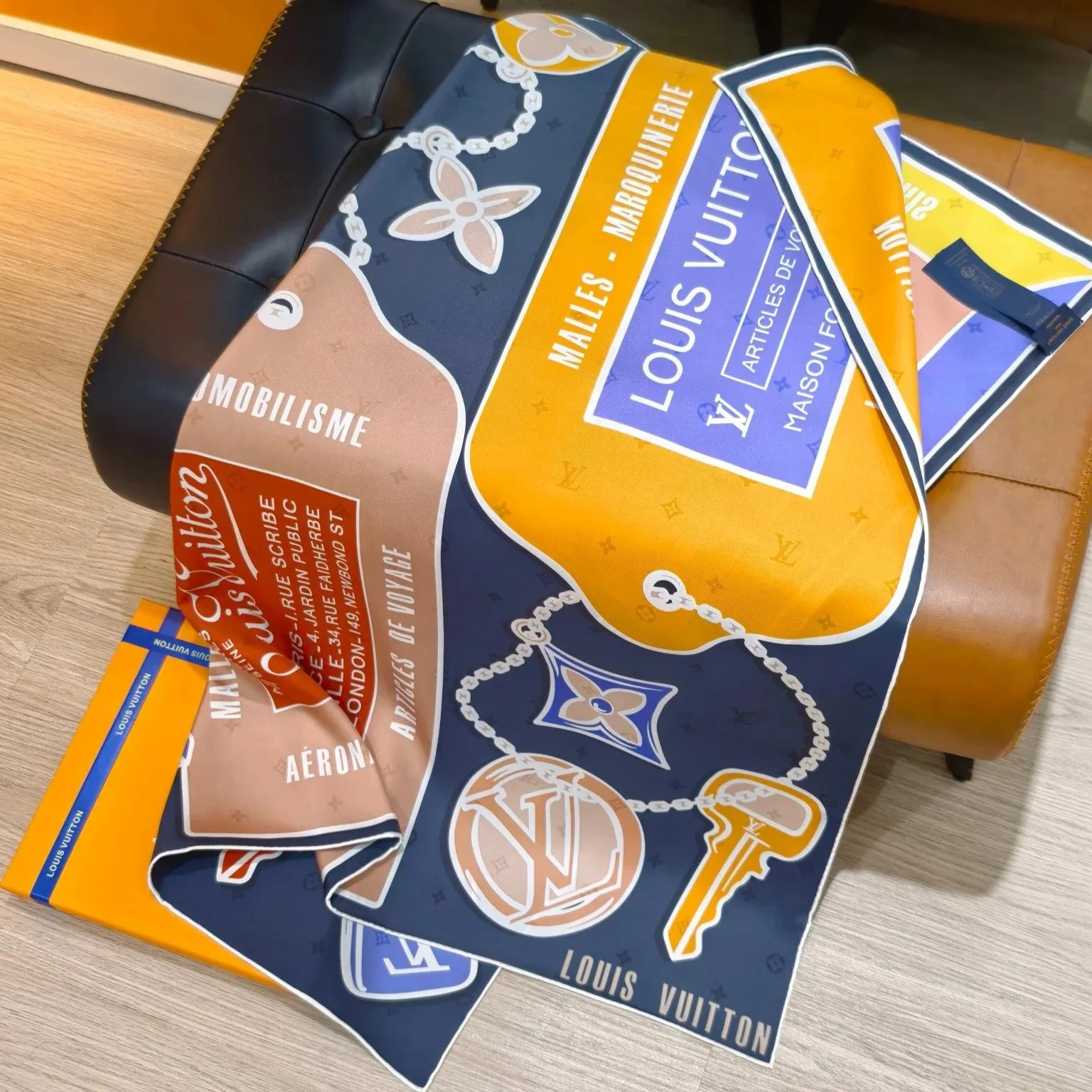Louis Vuitton Tag And Go Square 90 Scarf Blue - Image 5