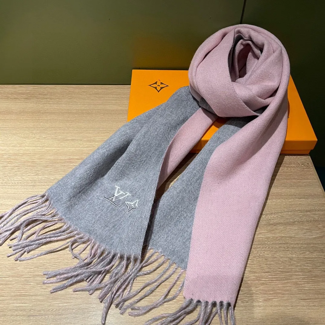 Louis Vuitton The Cashmere Scarf Grey - Image 7
