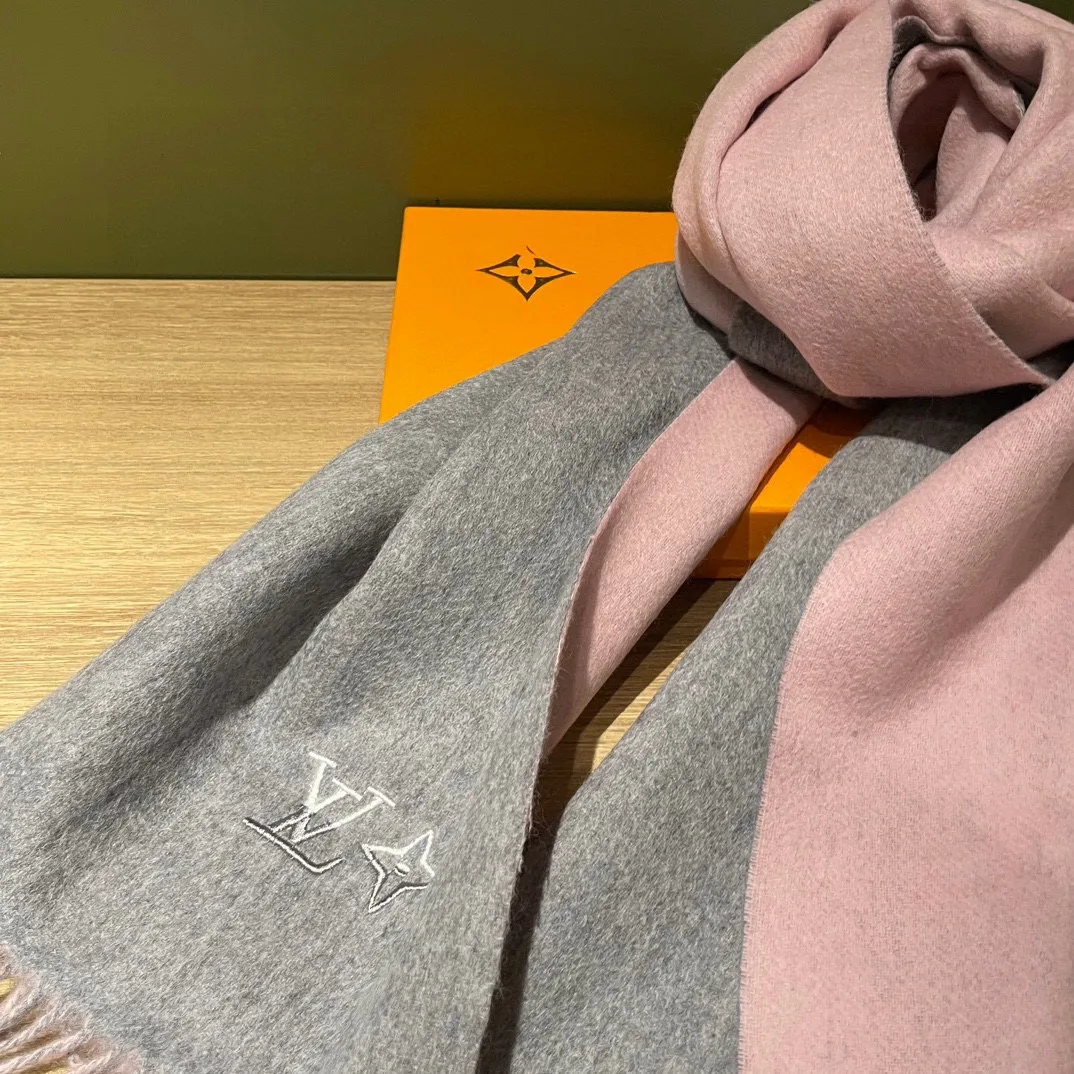 Louis Vuitton The Cashmere Scarf Grey - Image 3