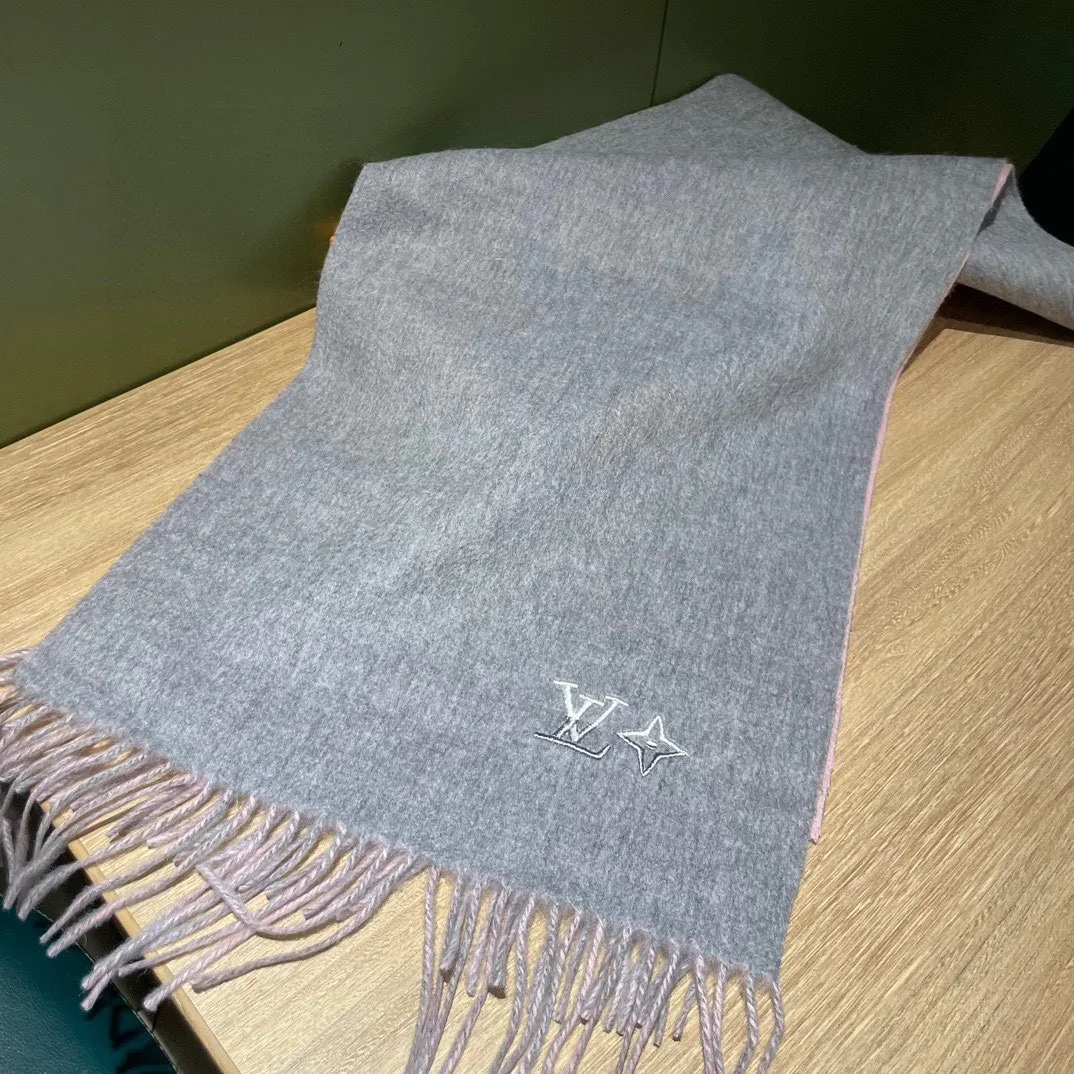 Louis Vuitton The Cashmere Scarf Grey - Image 9
