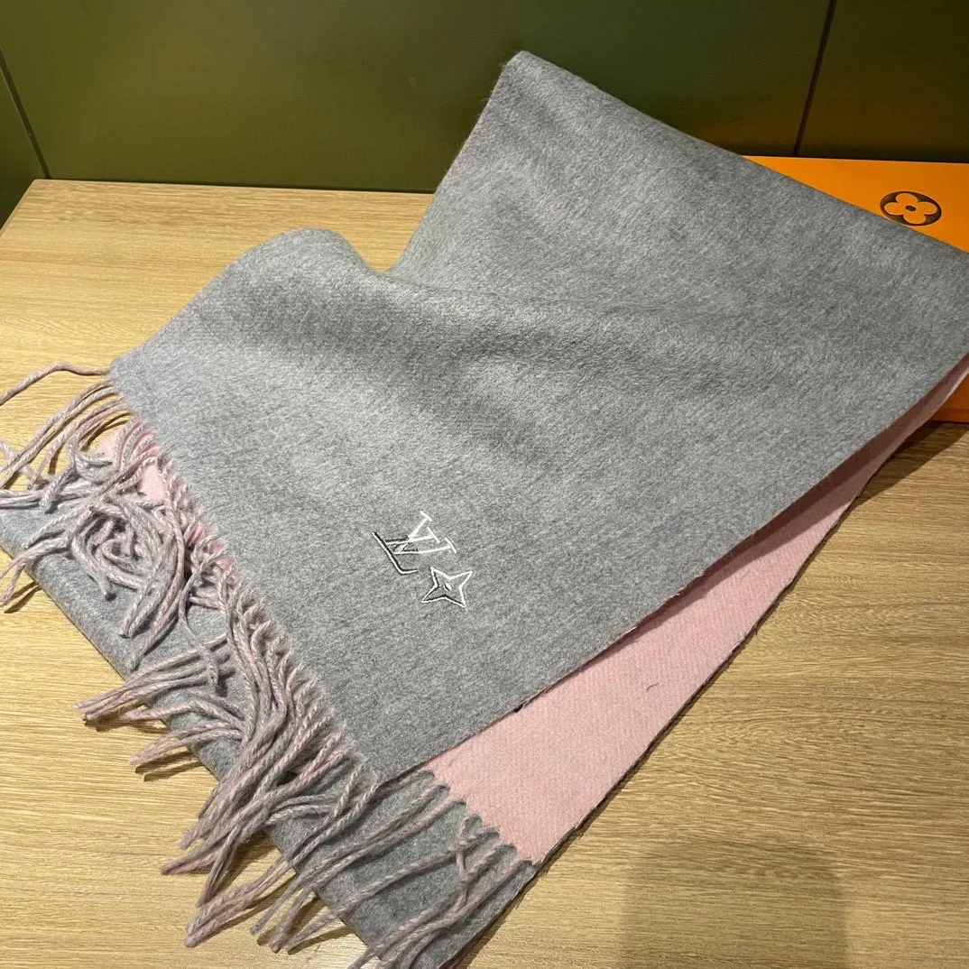 Louis Vuitton The Cashmere Scarf Grey - Image 8