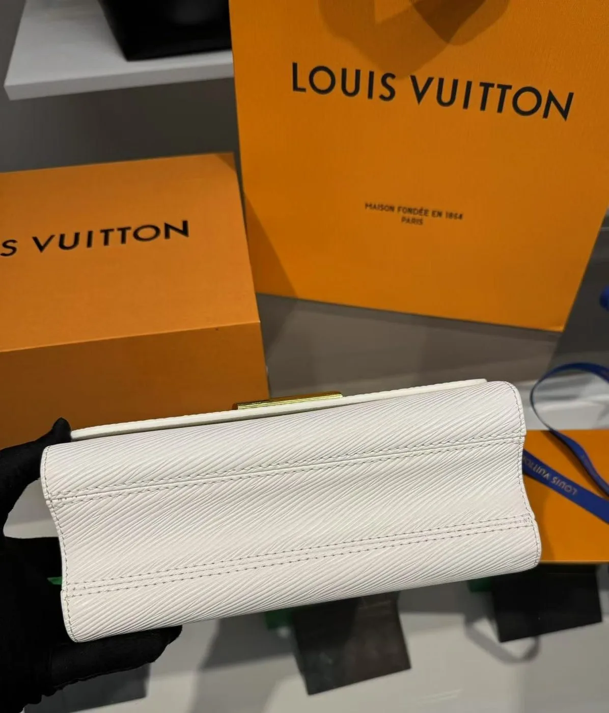 Louis Vuitton Twist Epi White - Image 4