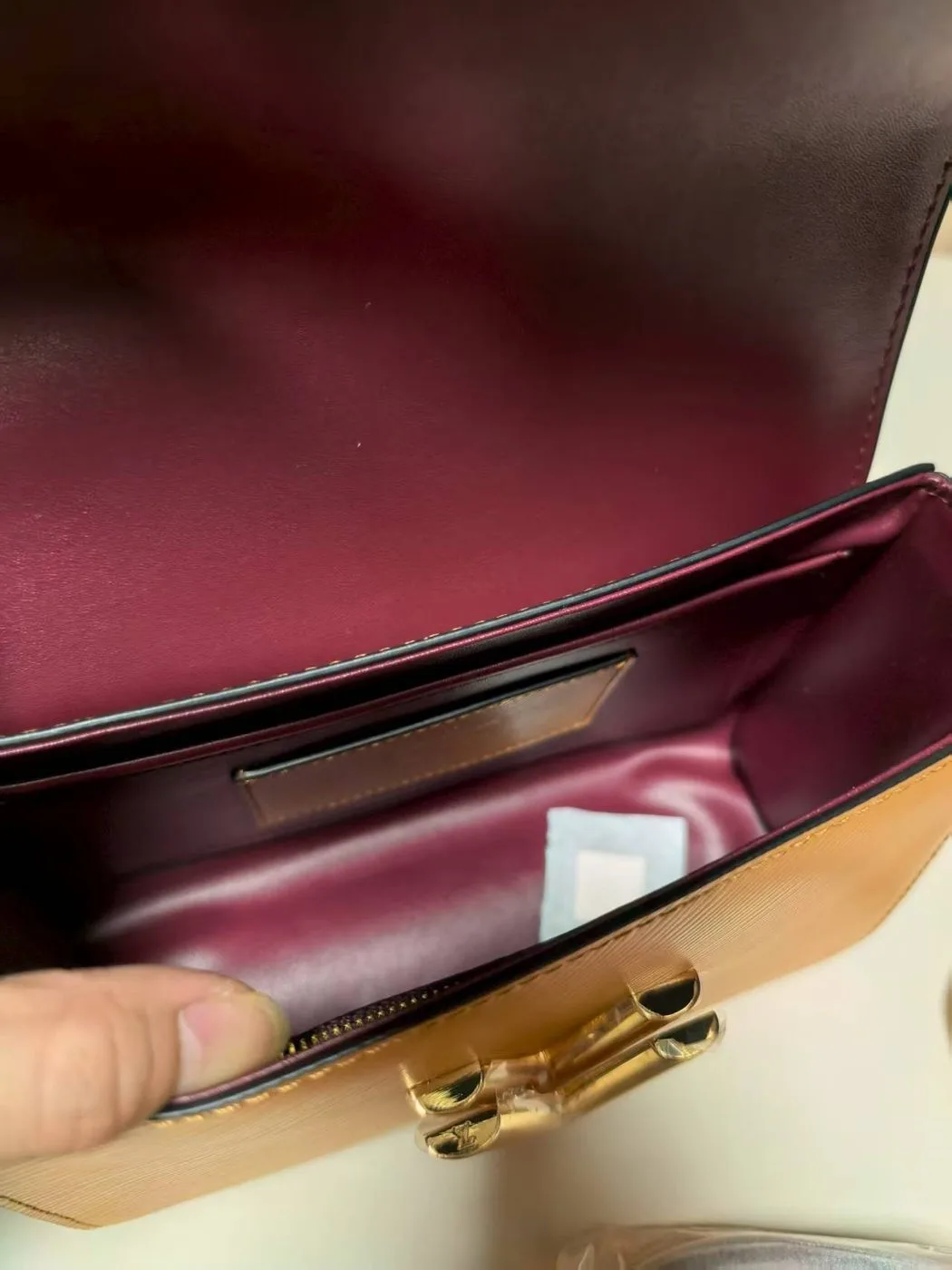 Louis Vuitton Twist MM Epi Gold Miel Brown - Image 3
