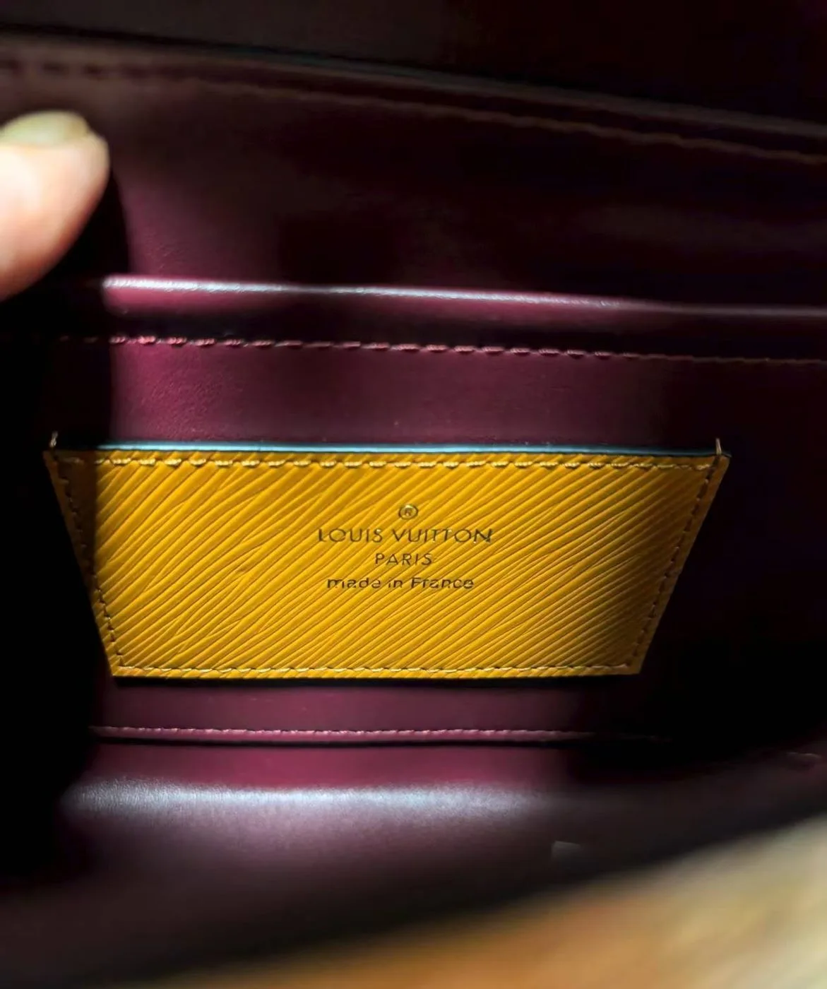 Louis Vuitton Twist MM Epi Gold Miel Brown - Image 4