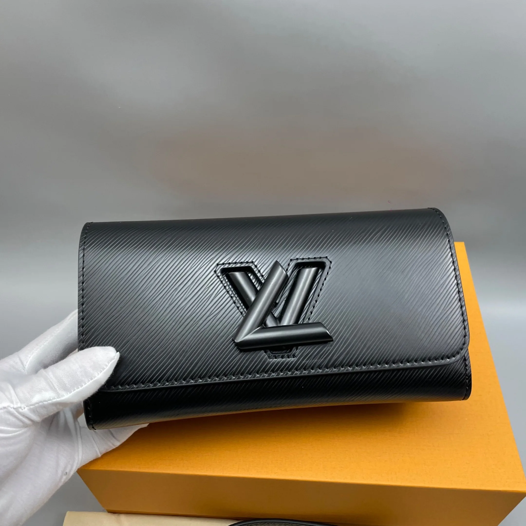 Louis Vuitton Twist West Black / - Image 3