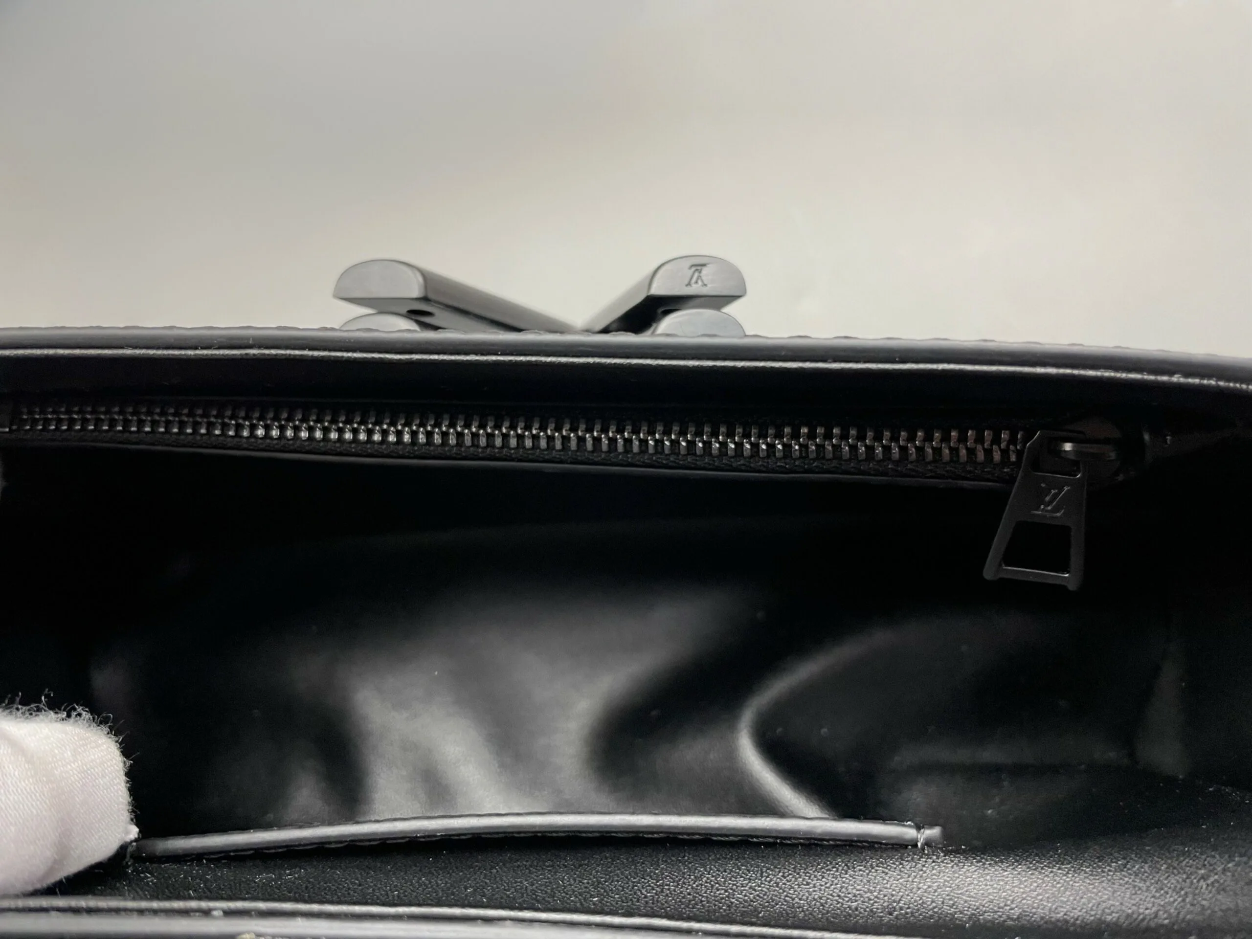 Louis Vuitton Twist West Black / - Image 10