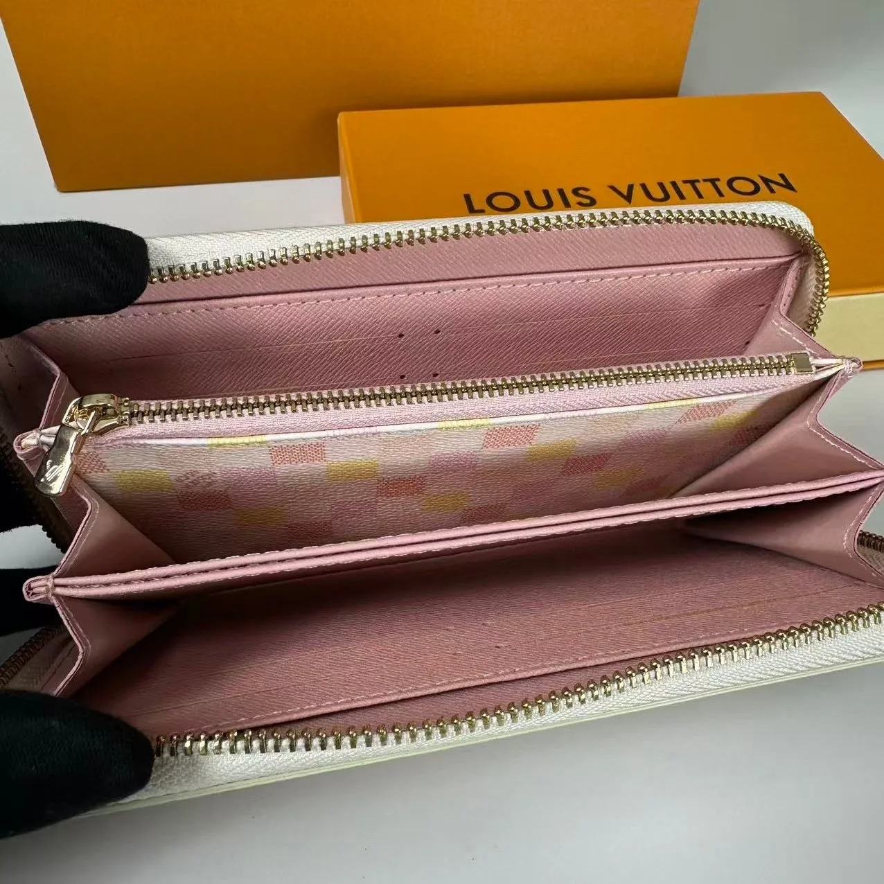 Louis Vuitton Zippy Wallet White / - Image 6