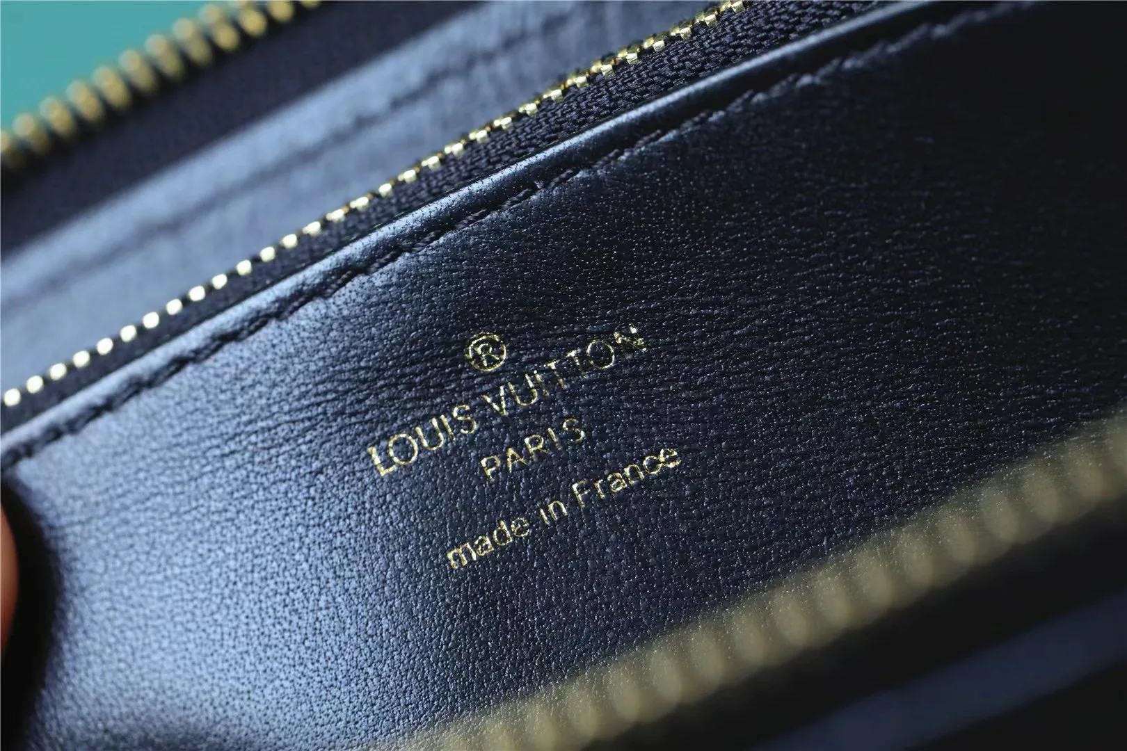 Louis Vuitton Zippy Wallet Monogram Embossed Black / - Image 8