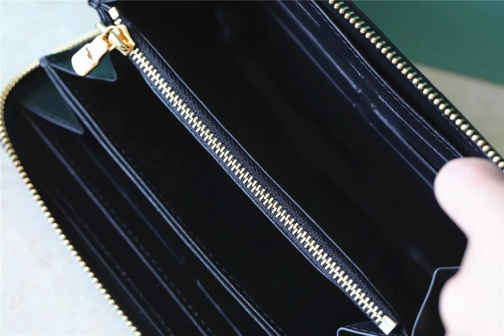 Louis Vuitton Zippy Wallet Monogram Embossed Black / - Image 6