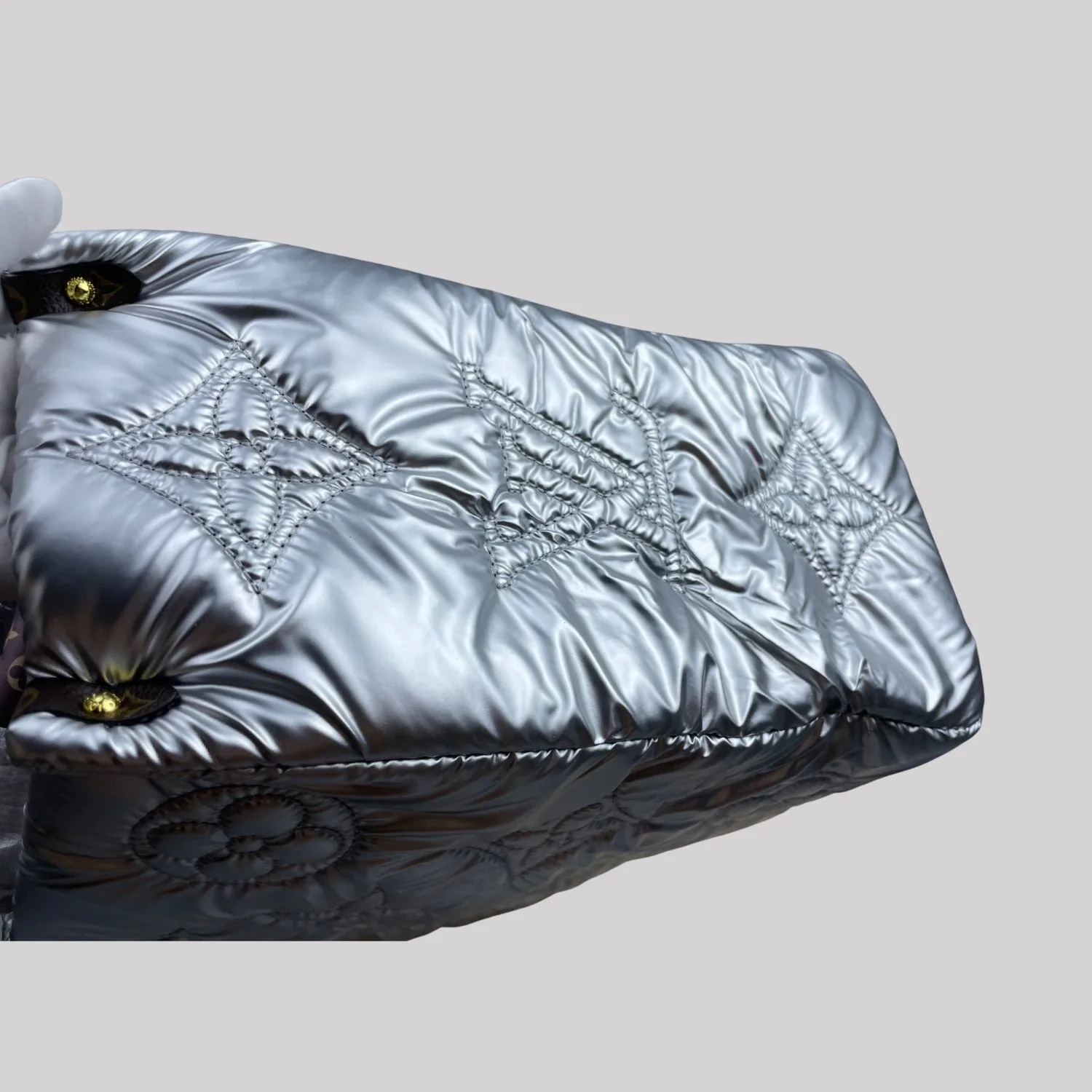 Louis Vuitton Pillow Onthego GM Tote Bag / Silver - Image 7