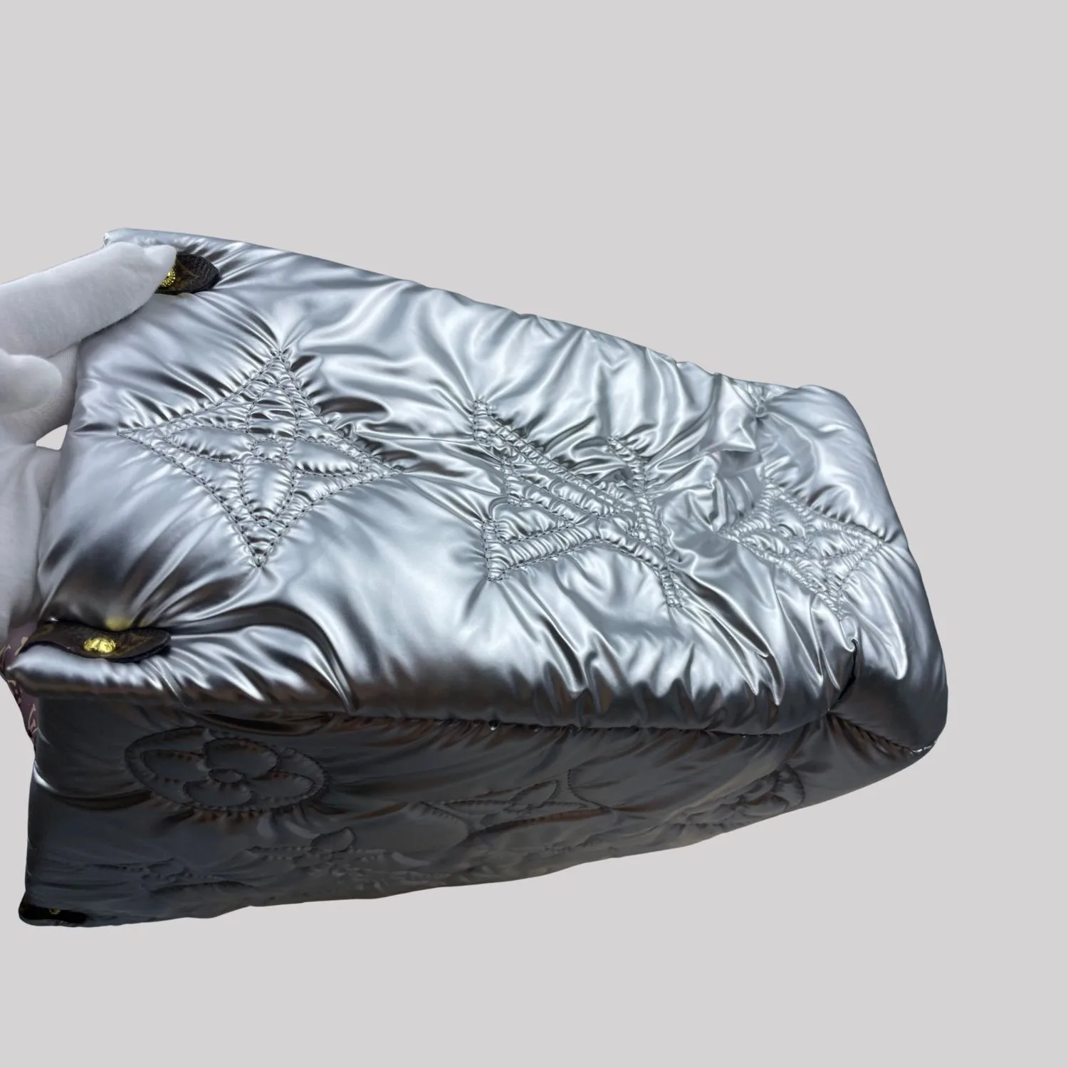 Louis Vuitton Pillow Onthego GM Tote Bag / Silver - Image 6