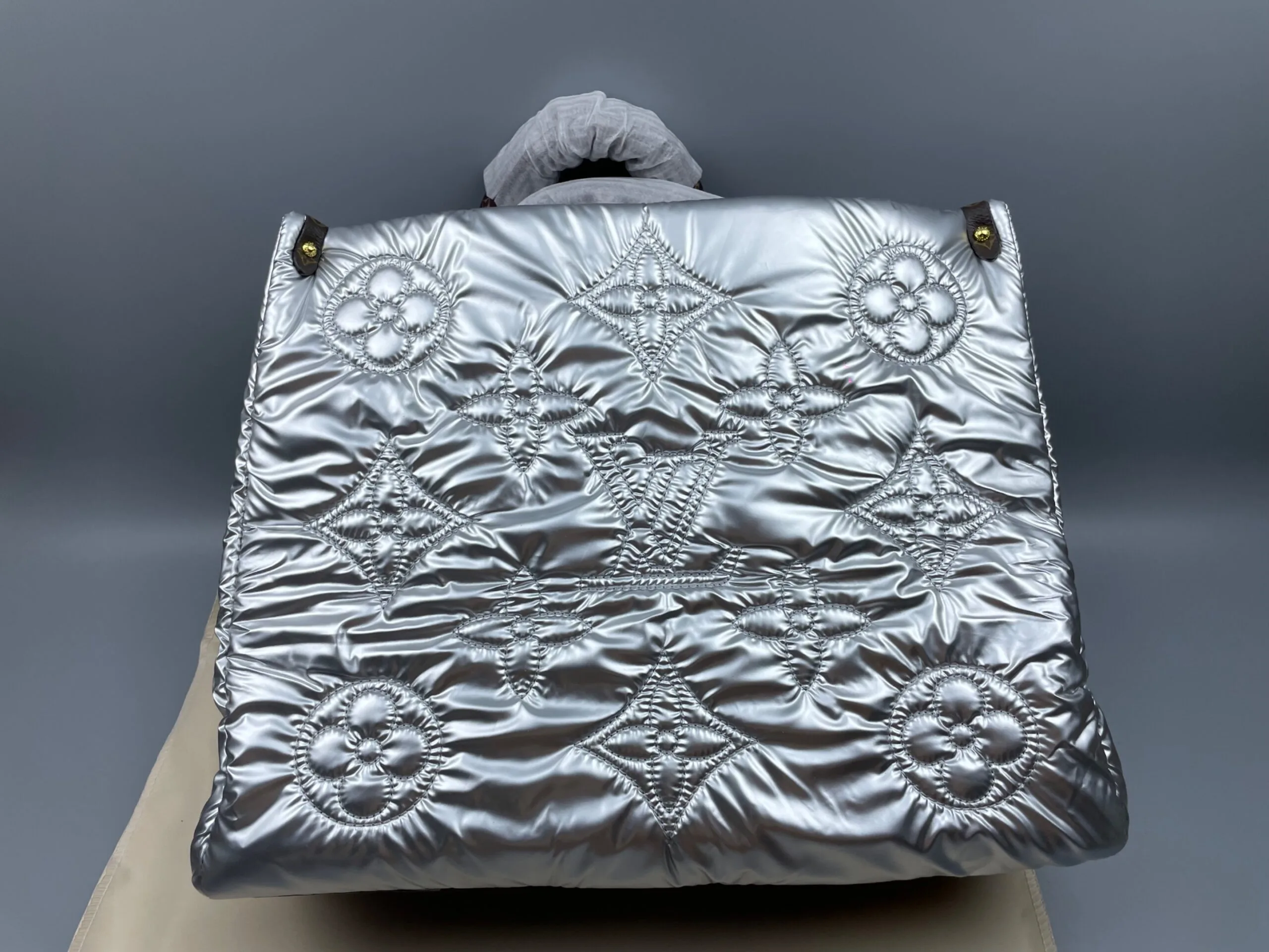 Louis Vuitton Pillow Onthego GM Tote Bag / Silver - Image 3