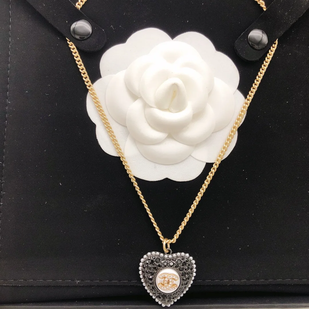 Love Necklace Black - Image 6