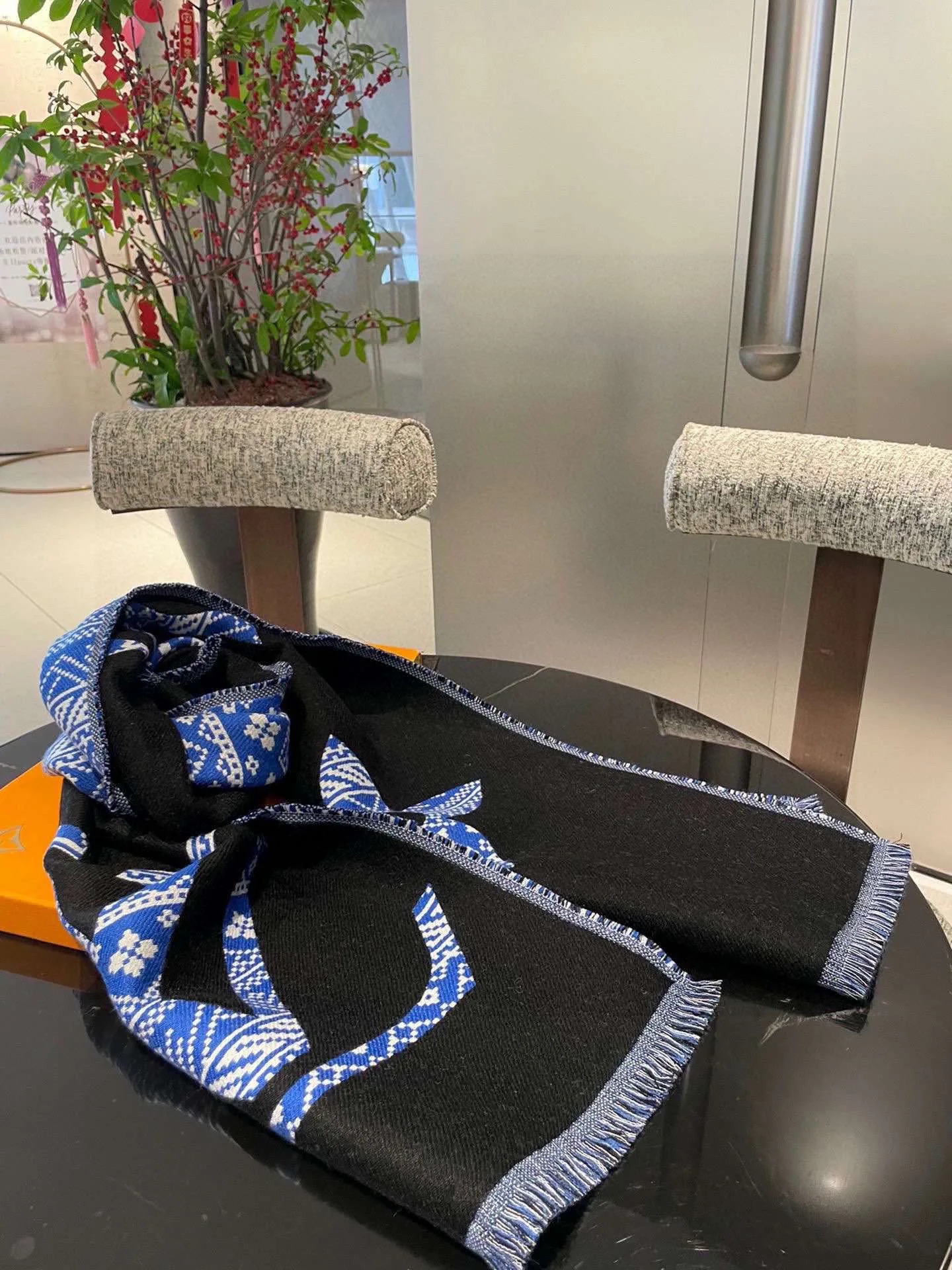 Louis Vuitton MNG Two-Sided Scarf Blue - Image 4