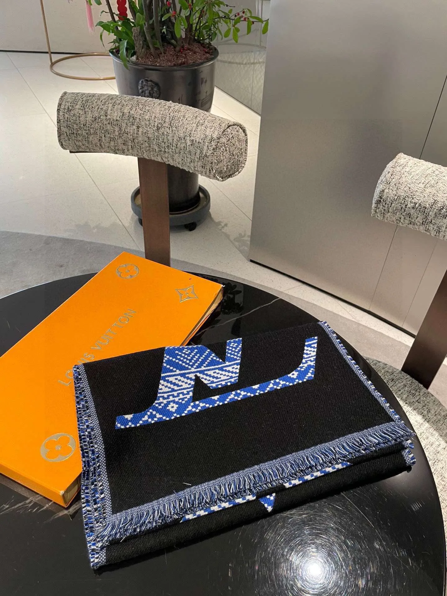 Louis Vuitton MNG Two-Sided Scarf Blue - Image 6