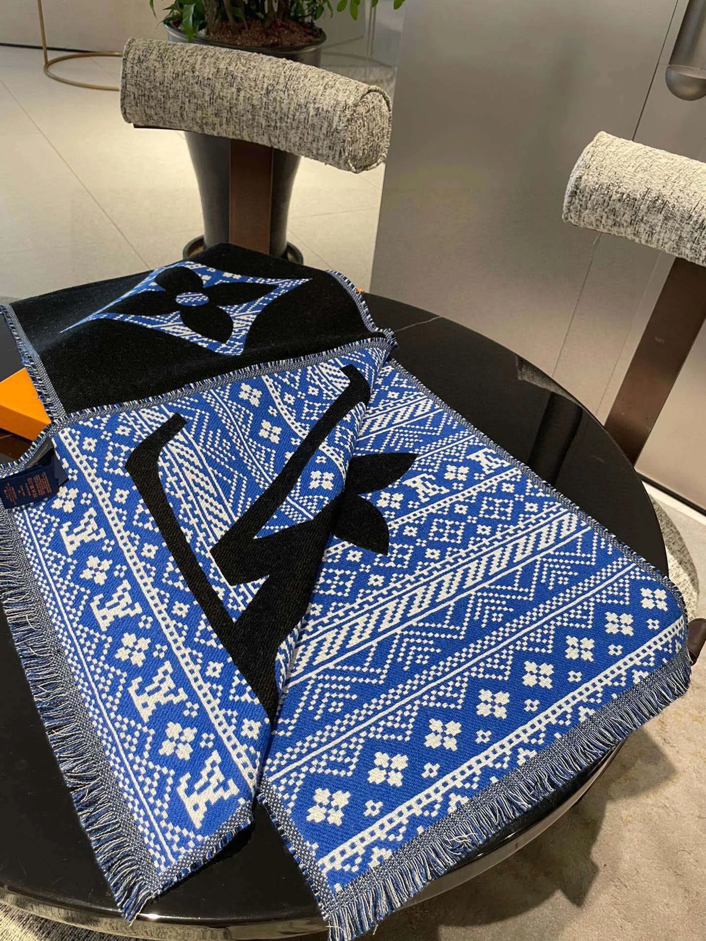 Louis Vuitton MNG Two-Sided Scarf Blue - Image 8