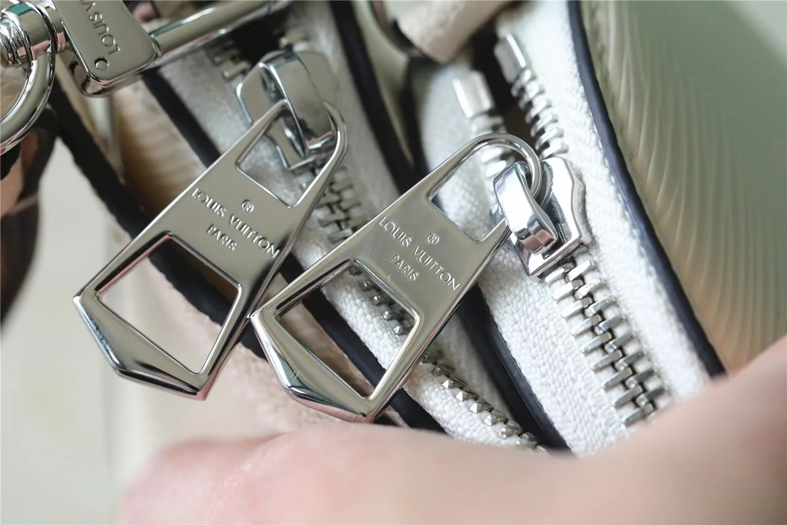 Louis Vuitton Marellini White / - Image 6