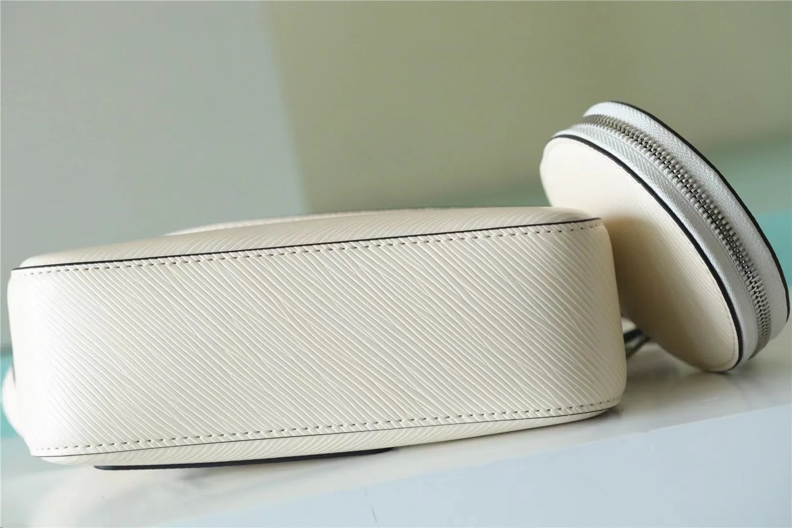 Louis Vuitton Marellini White / - Image 4