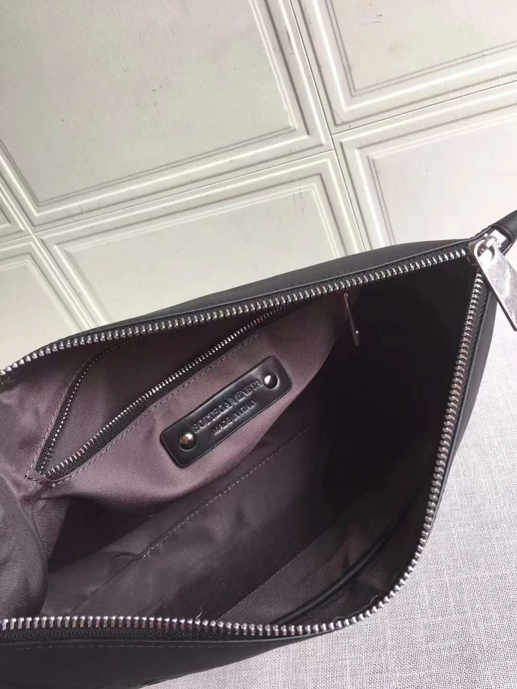 Bottega Veneta Medium Intrecciato Zipped Pouch Black / - Image 5