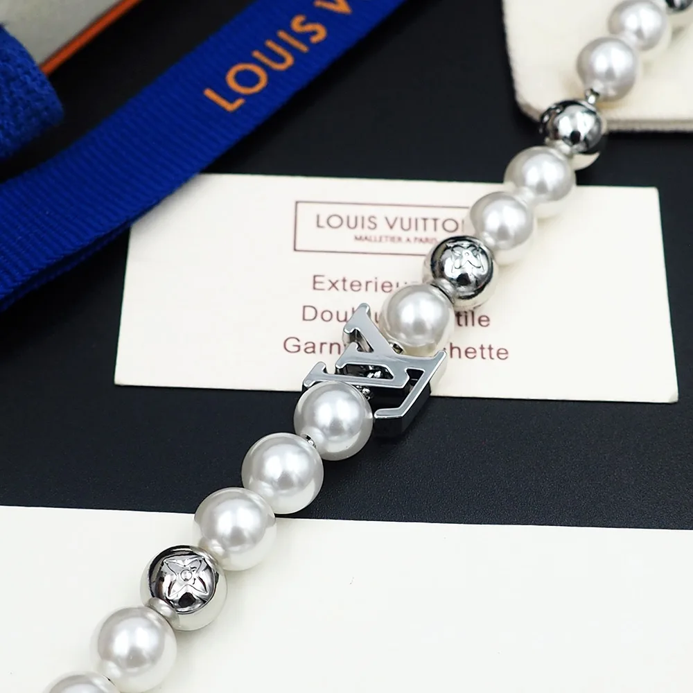 Louis Vuitton Monogram Pearls Bracelet White - Image 3