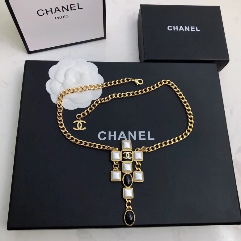 Chanel Morden Stone Necklace Gold Tone - Image 3