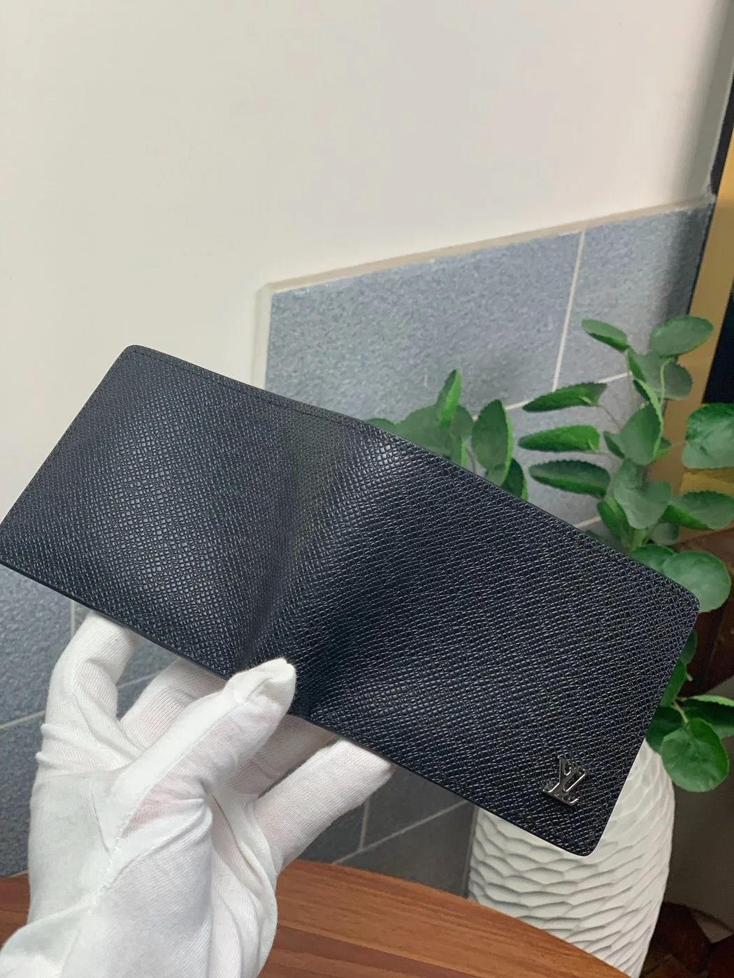 Alternative view of Louis Vuitton Multiple Wallet Taiga Black