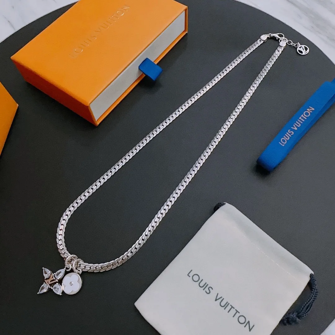 Louis Vuitton Necklace Silver - Image 5