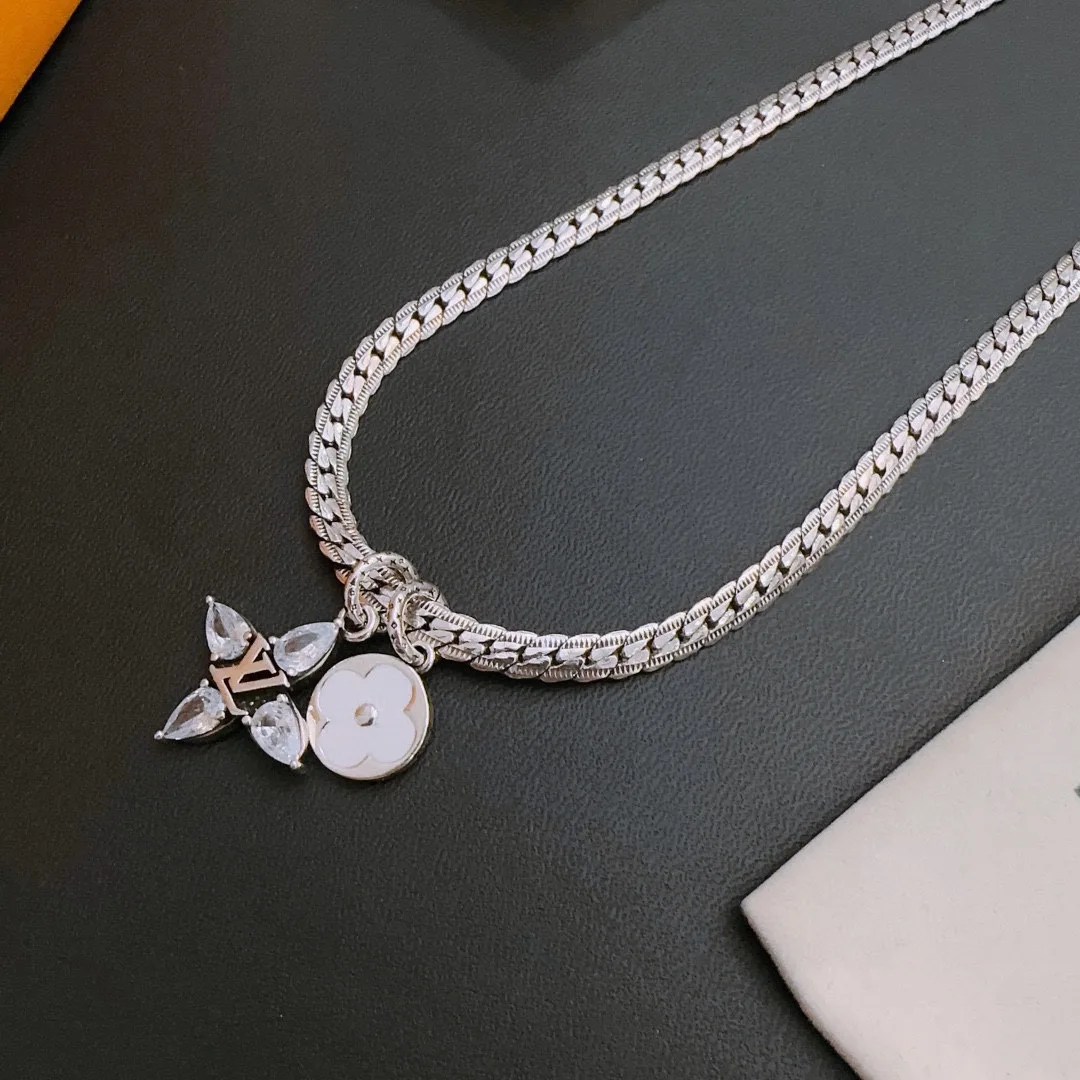 Louis Vuitton Necklace Silver - Image 4