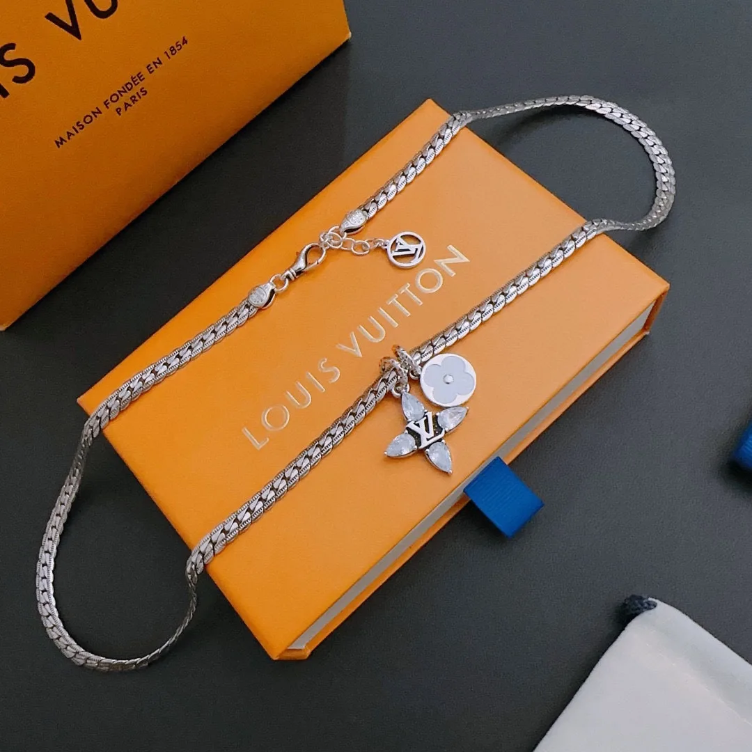 Louis Vuitton Necklace Silver - Image 3
