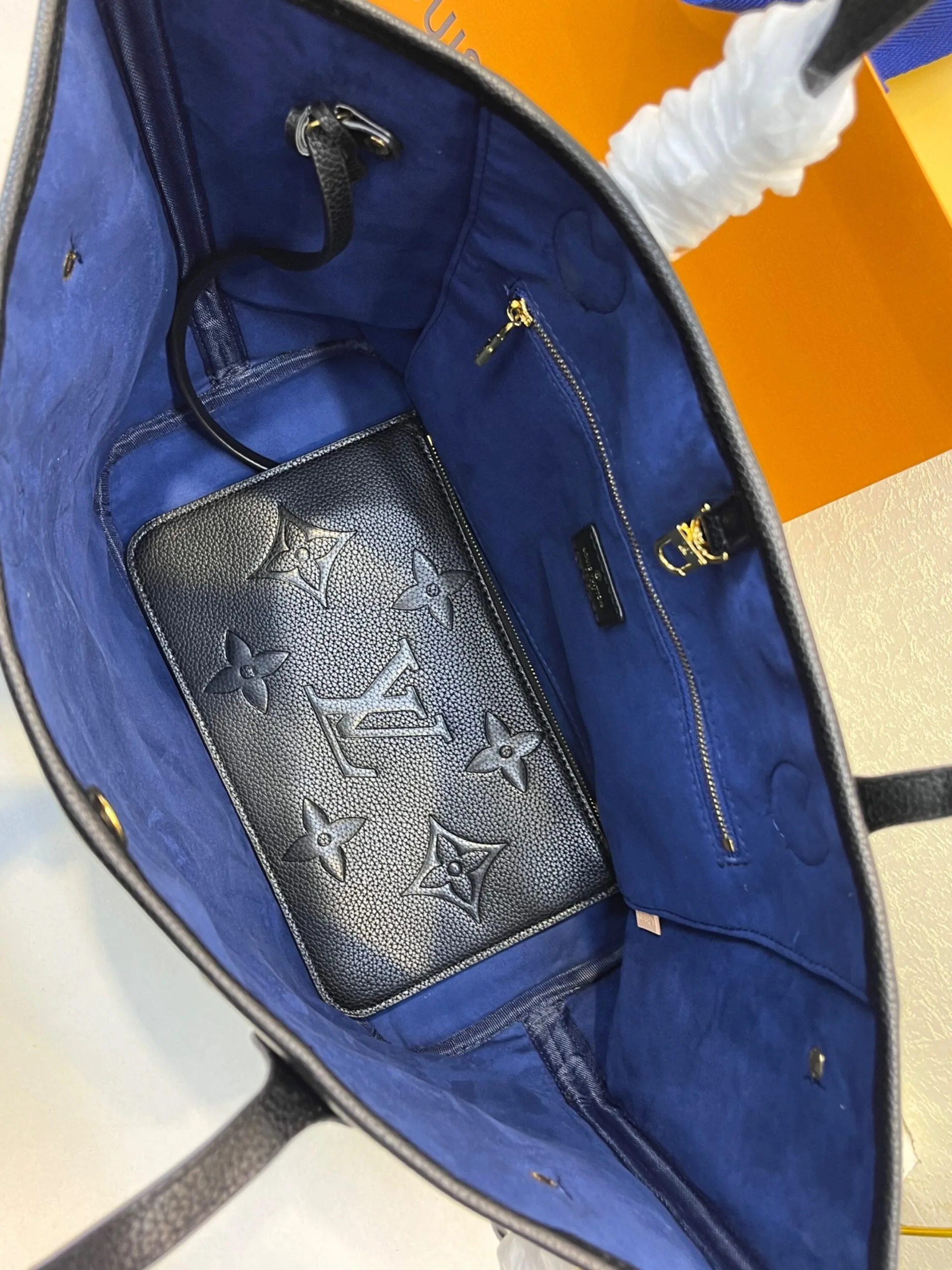 Louis Vuitton Neverfull MM Tote Bag / Black Monogram Empreinte Gold Hardware - Image 6