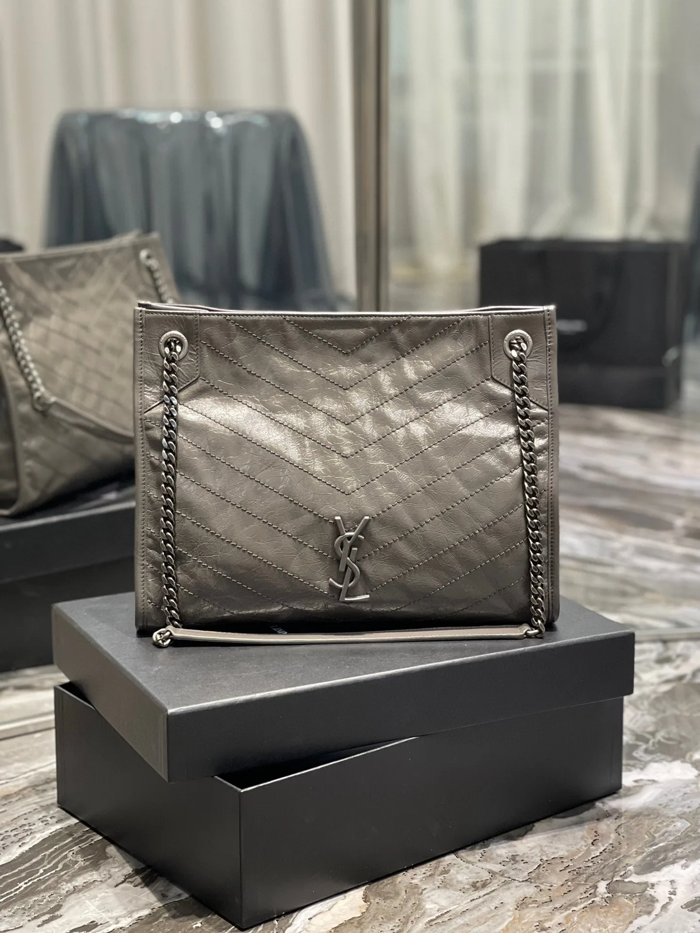 Saint Laurent Niki Shopping Medium Tote Bag / Green Khaki Silver Hardware - Image 2