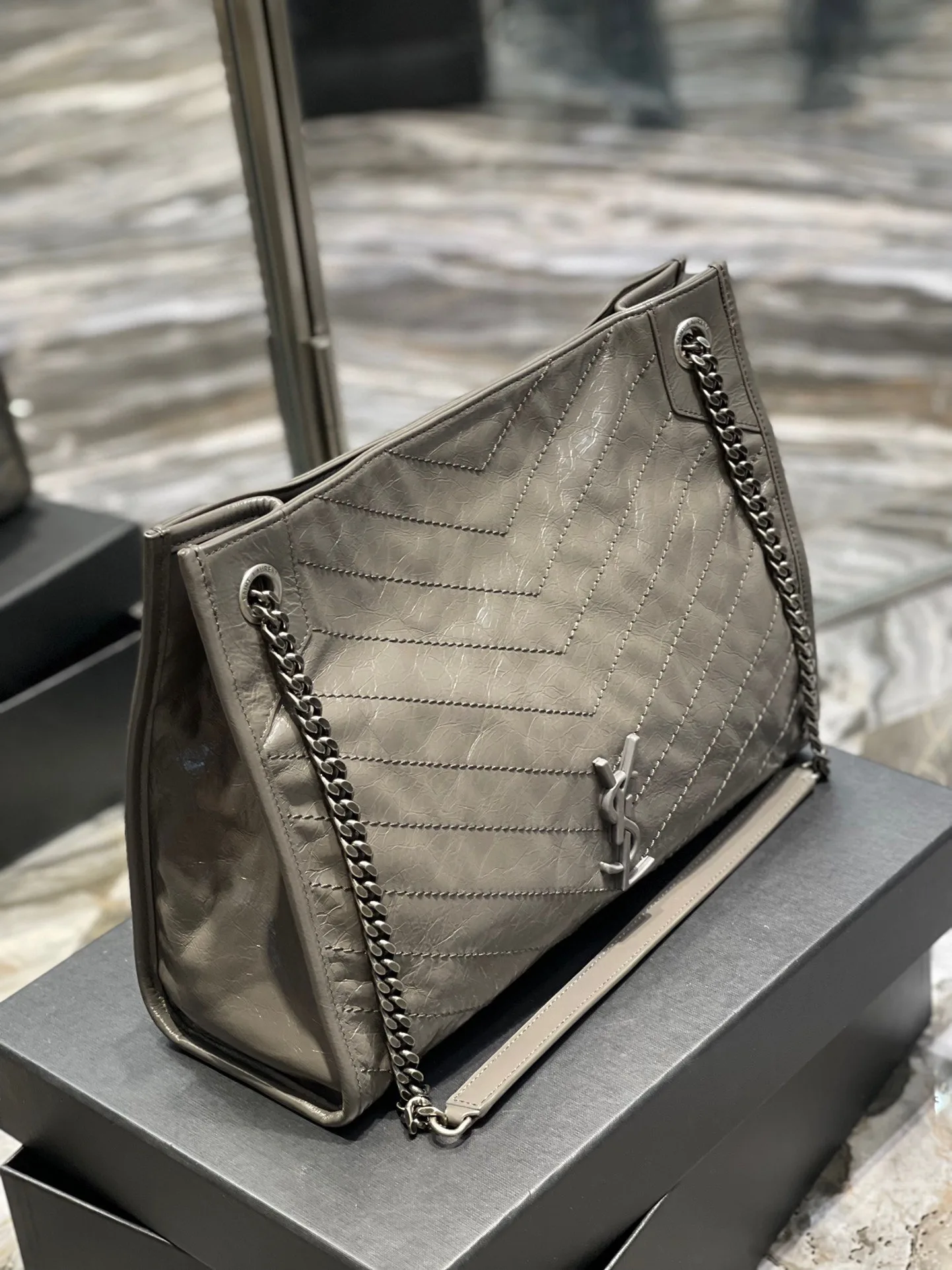 Saint Laurent Niki Shopping Medium Tote Bag / Green Khaki Silver Hardware - Image 4